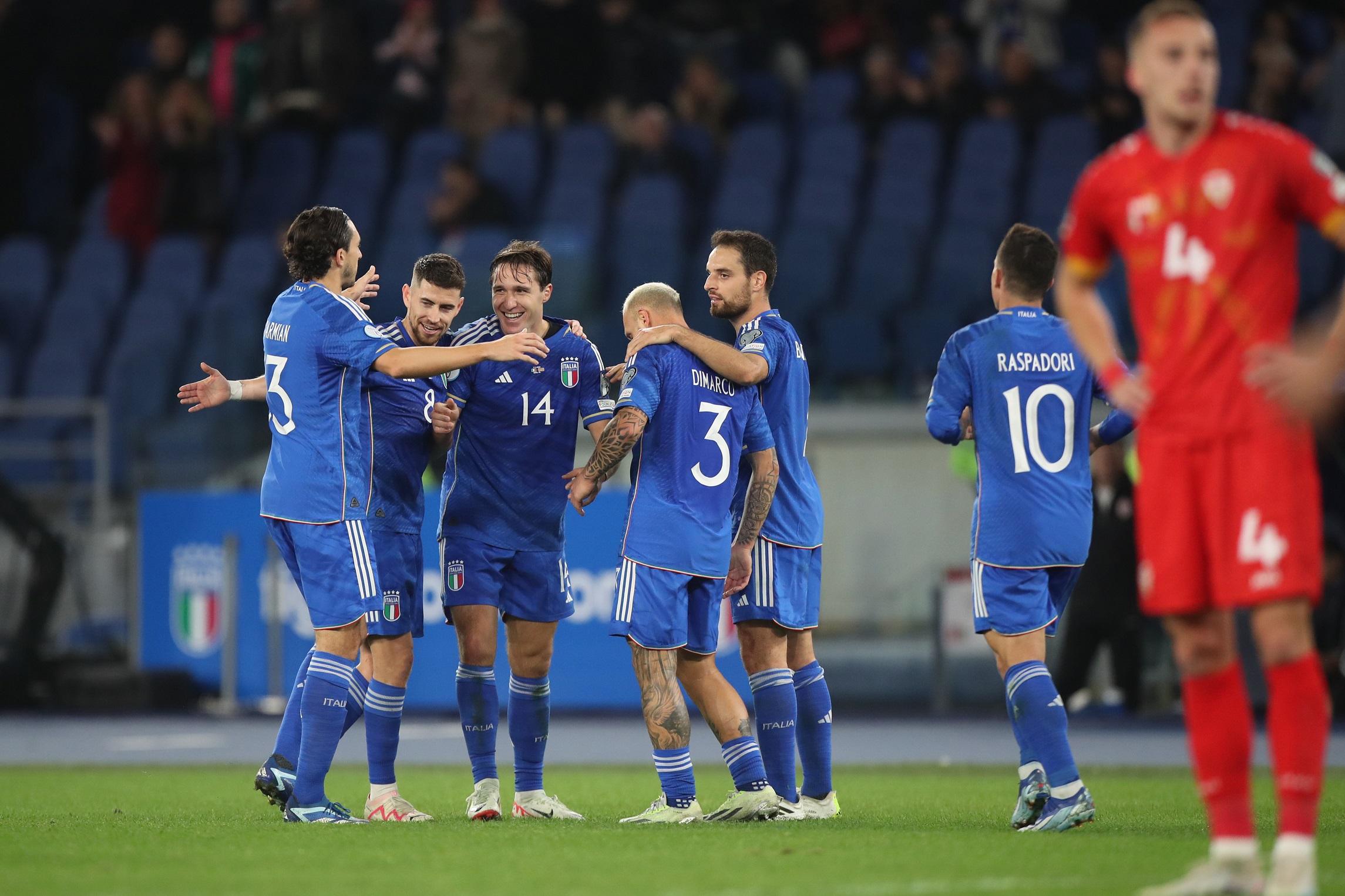 ROME, ITALY - NOVEMBER 17:  Federico Chiesa with his teammates of Italy celebrates after scoring the team\\'s third goal during the UEFA EURO 2024 European qualifier match between Italy and North Macedonia at Stadio Olimpico on November 17, 2023 in Rome, Italy. (Photo by Paolo Bruno/Getty Images)