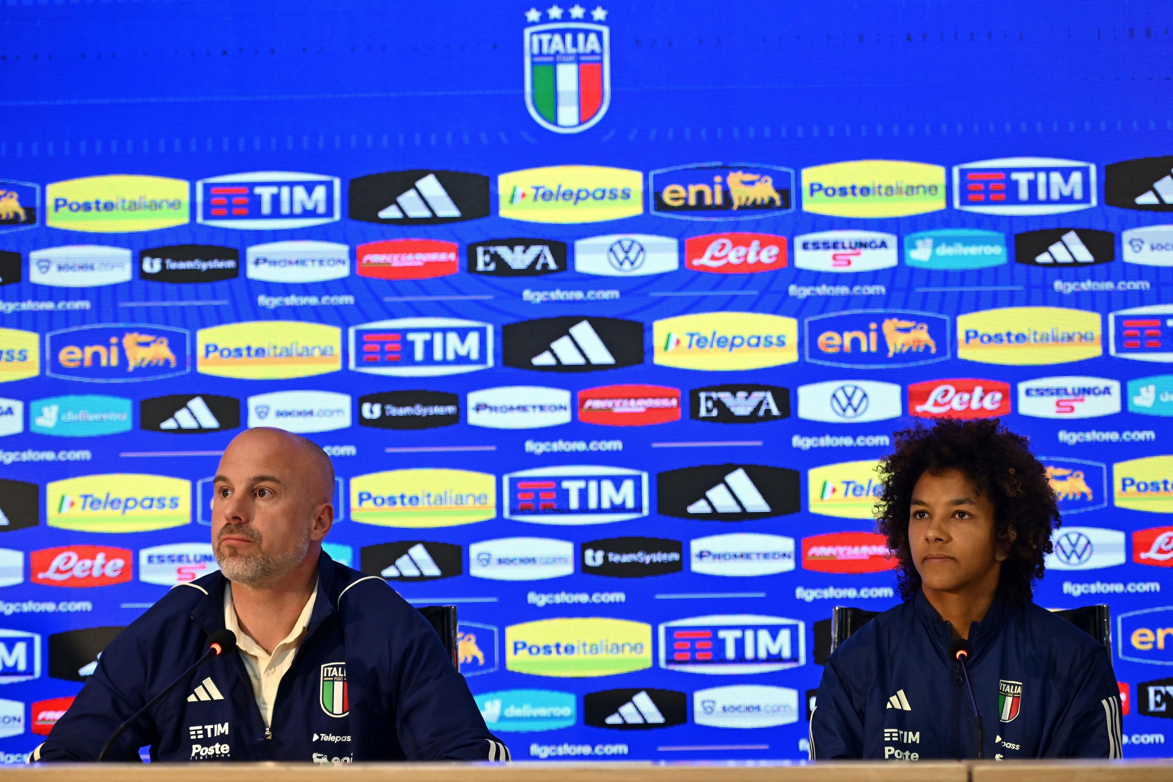 FLORENCE, ITALY - FEBRUARY 22: Andrea Soncin head coah and Sara Gama of Italy during Italy Women Training Session & Press Conference the at Centro Tecnico di Coverciano on February 22, 2024 in Florence, Italy. (Photo by Alessandro Sabattini/Getty Images)