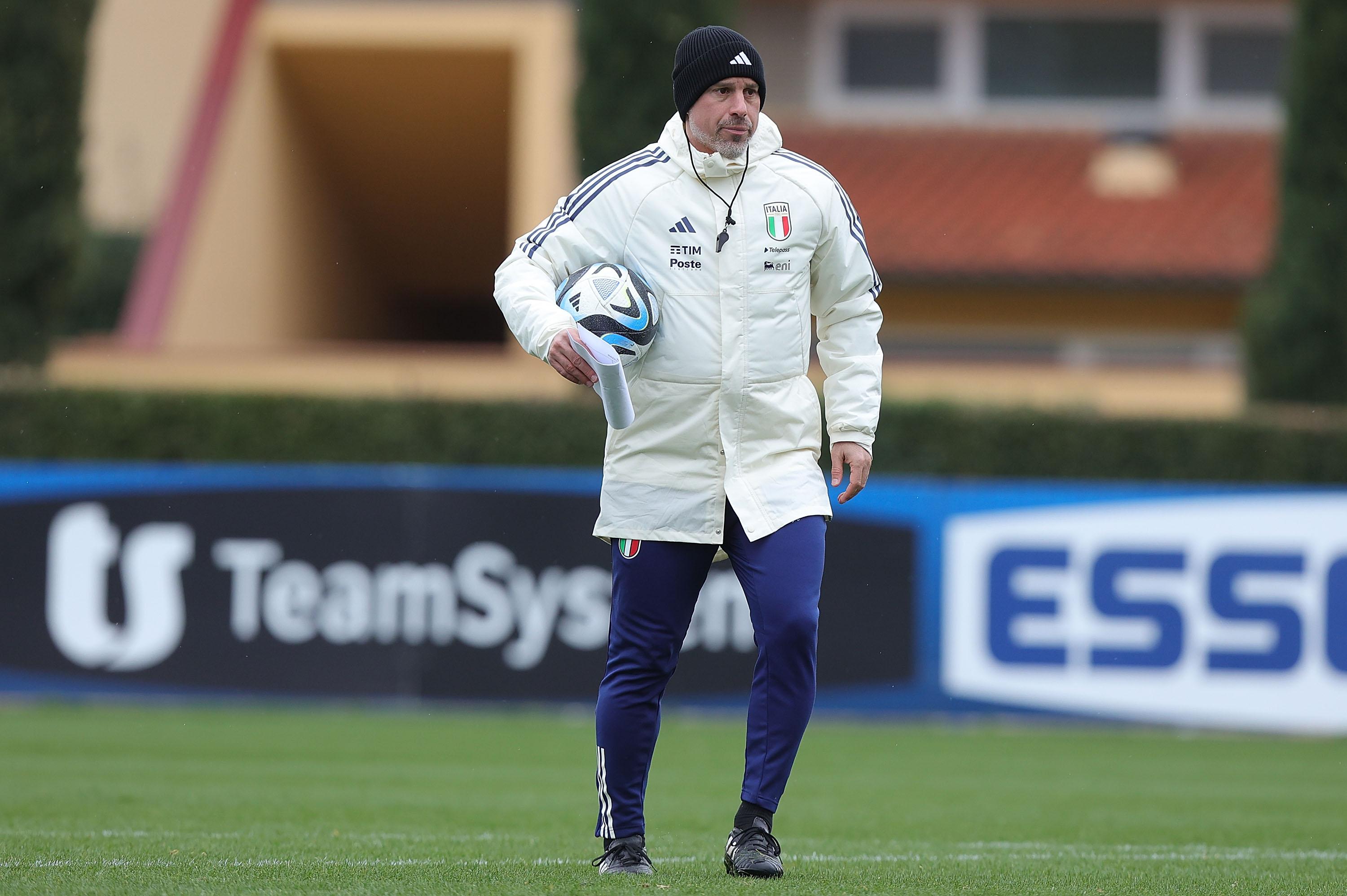 FLORENCE, ITALY - FEBRUARY 26: Andrea Soncin manager of Italy Women looks on during Italy Women Training Session at Centro Tecnico Federale di Coverciano on February 26, 2024 in Florence, Italy. (Photo by Gabriele Maltinti/AC Milan via Getty Images) *** Local Caption *** Andrea Soncin