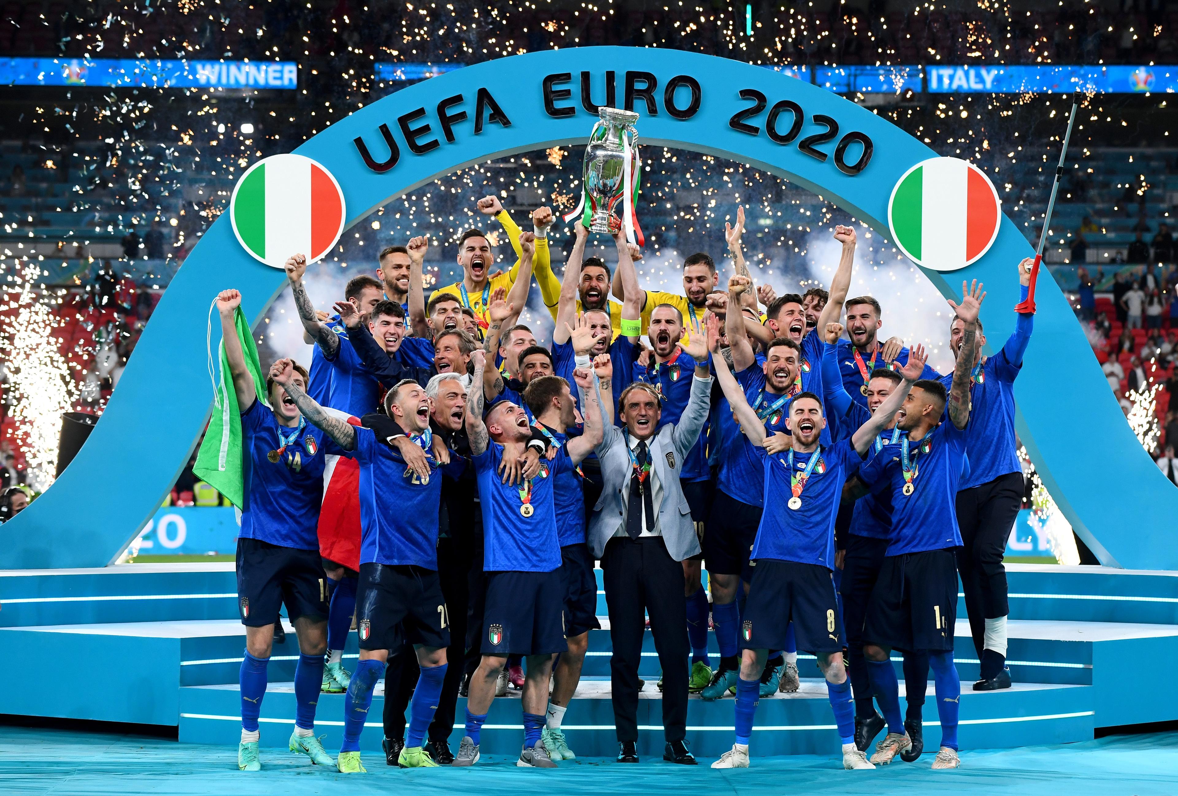 LONDON, ENGLAND - JULY 11: Giorgio Chiellini, Captain of Italy lifts The Henri Delaunay Trophy following his team's victory in the UEFA Euro 2020 Championship Final between Italy and England at Wembley Stadium on July 11, 2021 in London, England. (Photo by Claudio Villa/Getty Images)