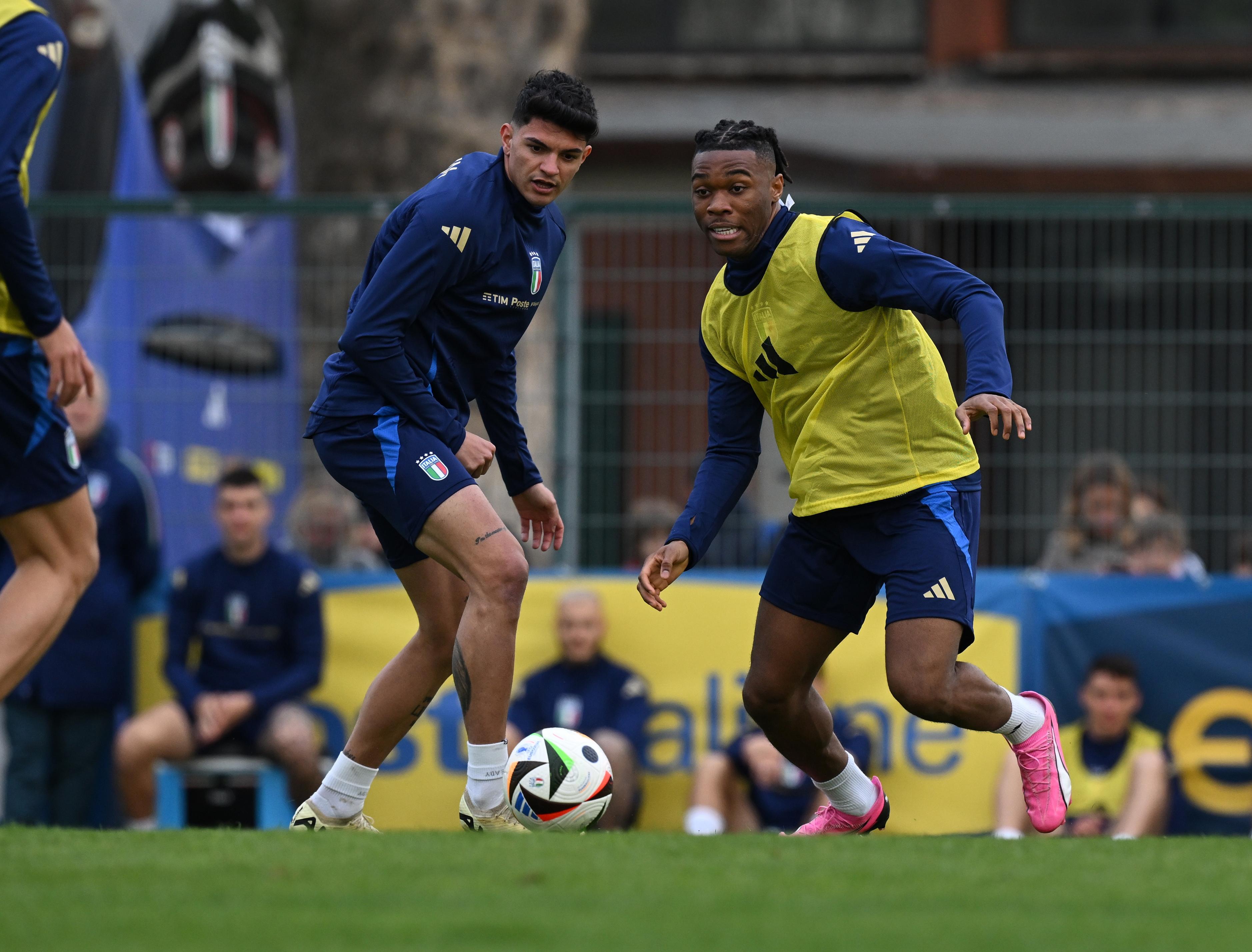 ROME, ITALY - MARCH 18: Raoul Bellanova and Destiny Udogie of Italy in action during a Italy training session at Centro Sportivo Giulio Onesti on March 18, 2024 in Rome, Italy. (Photo by Claudio Villa/Getty Images)