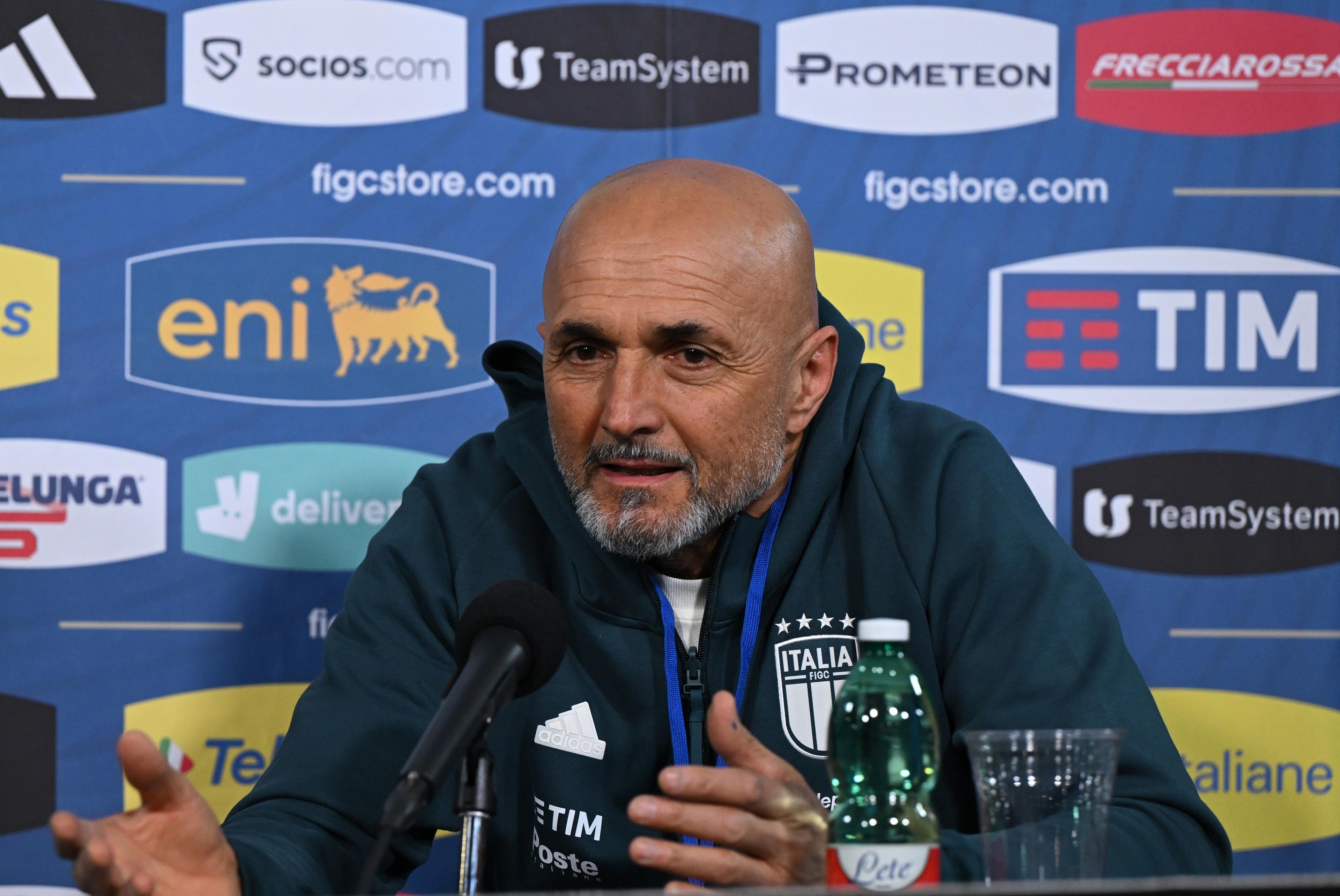 FORT LAUDERDALE, FLORIDA - MARCH 20: Head coach Italy Luciano Spalletti speaks with the media during a press conference on March 20, 2024 in Fort Lauderdale, Florida. (Photo by Claudio Villa/Getty Images)