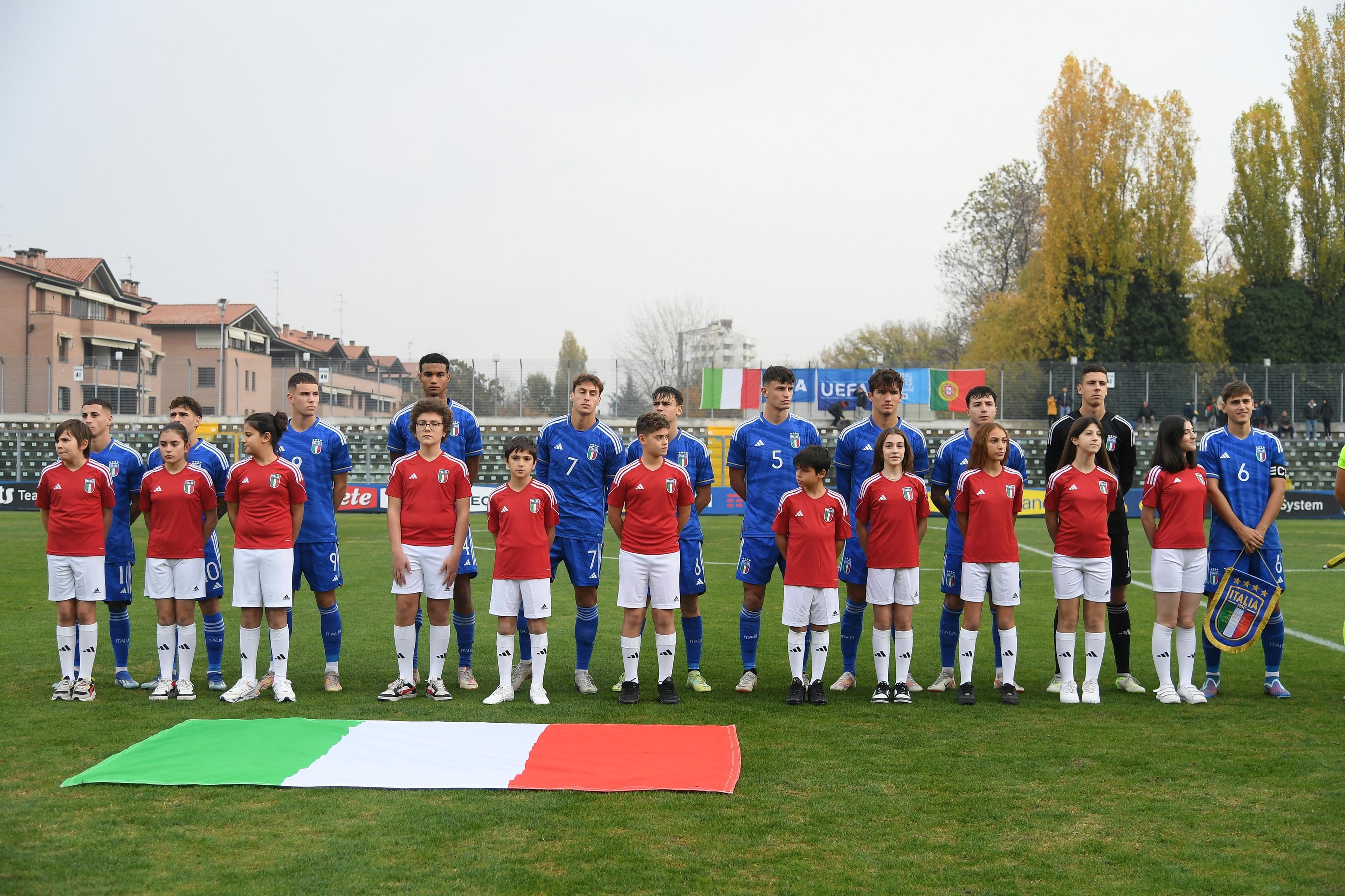 SASSUOLO, ITALY - NOVEMBER 21: Italy players line up prior to the Elite League U20 match between Italy and Portugal on November 21, 2023 in Sassuolo, Italy. (Photo by Alessandro Sabattini/Getty Images)