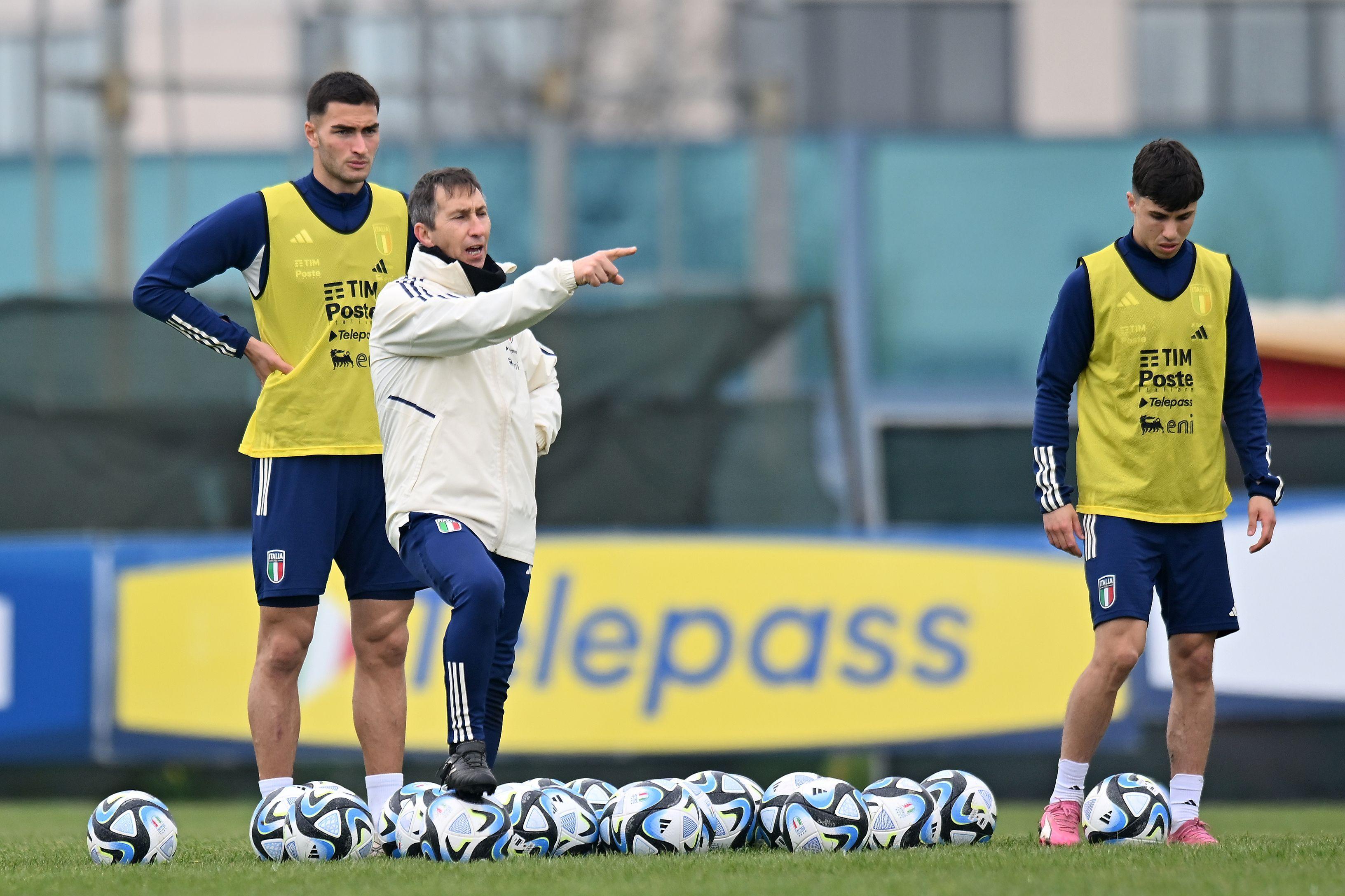 RIMINI, ITALY - MARCH 19:Carmine Nunziata head coach of Italy U21 during the Italy U21 Training Session on March 19, 2024 in Rimini, Italy. (Photo by Alessandro Sabattini/Getty Images)
