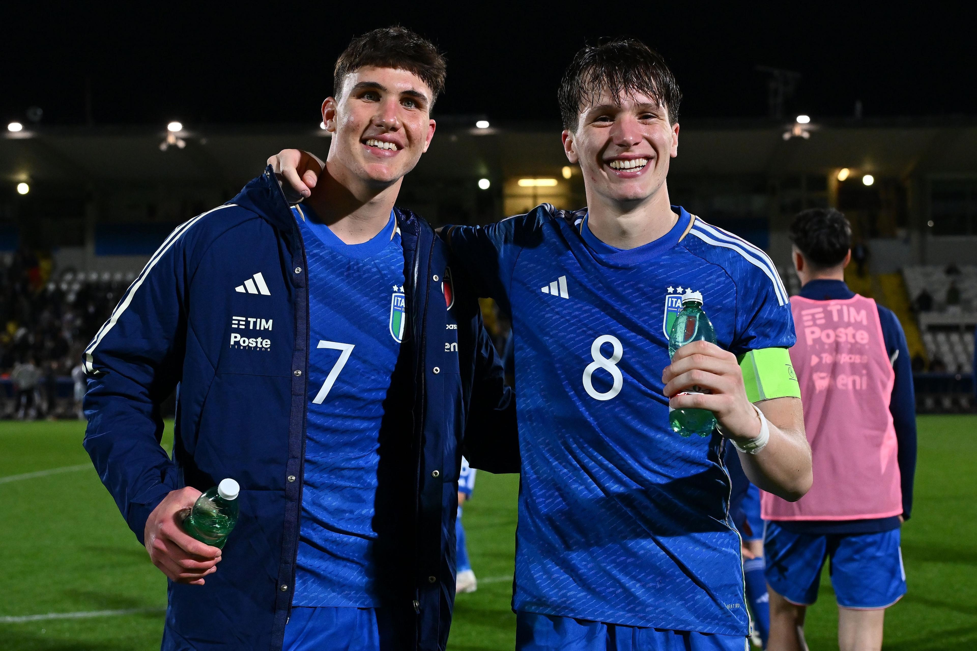 CESENA, ITALY - MARCH 22: Cesare Casadei celebrates with Giovanni Fabbian of Italy U21 during the UEFA Under21 EURO Qualifier match between Italy U21 and Latvia U21 at Dino Manuzzi Stadium on March 22, 2024 in Cesena, Italy. (Photo by Alessandro Sabattini/Getty Images)