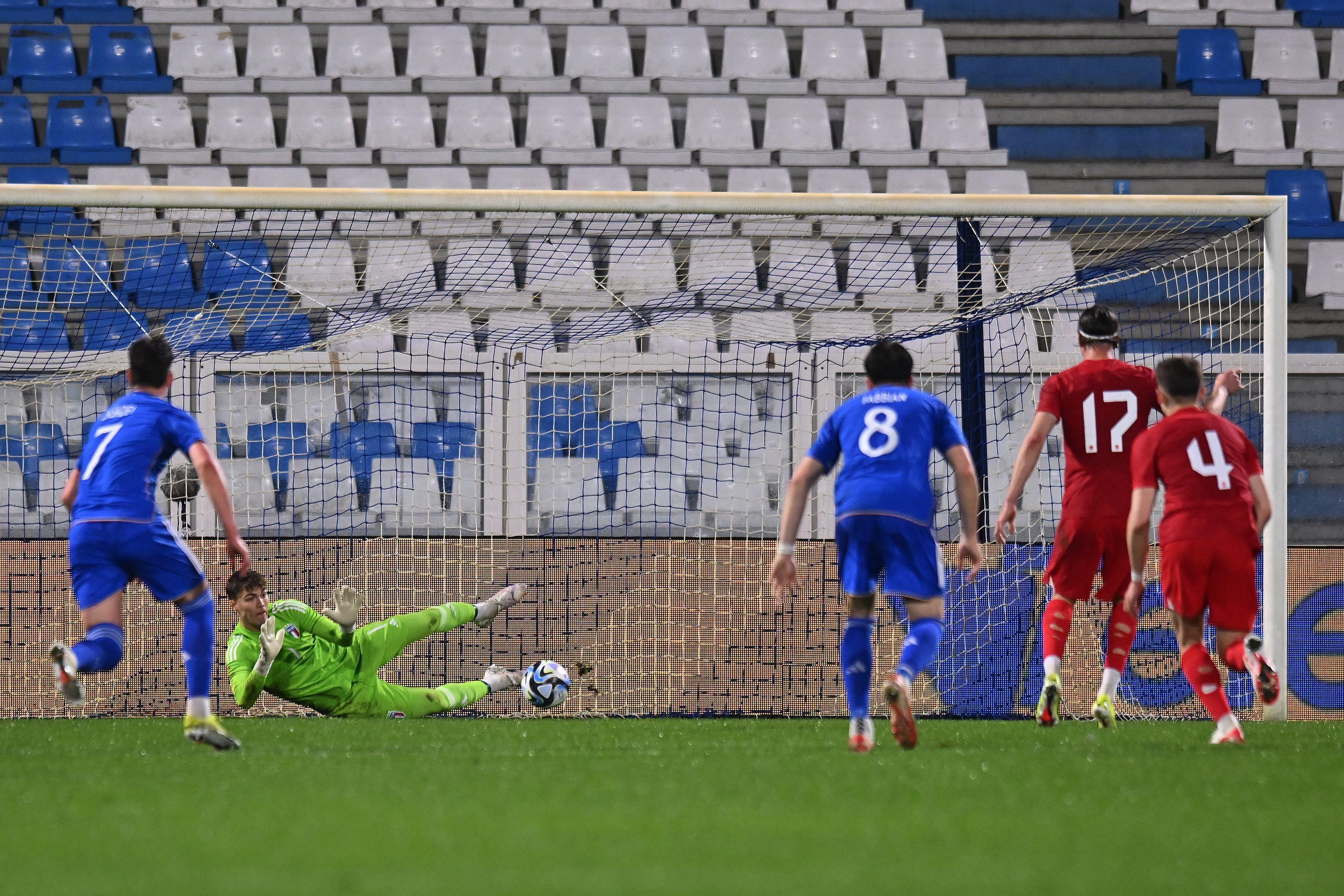 FERRARA, ITALY - MARCH 26: Sebastiano Desplanches of Italy U2 Luis Hasa of Italy U21 sava a penality from Bertuğ Yıldırım of Turkey U21 during the UEFA Under21 EURO Qualifier match between Italy U21 and Turkey U21 at Stadio Paolo Mazza on March 26, 2024 in Ferrara, Italy. (Photo by Alessandro Sabattini/Getty Images)