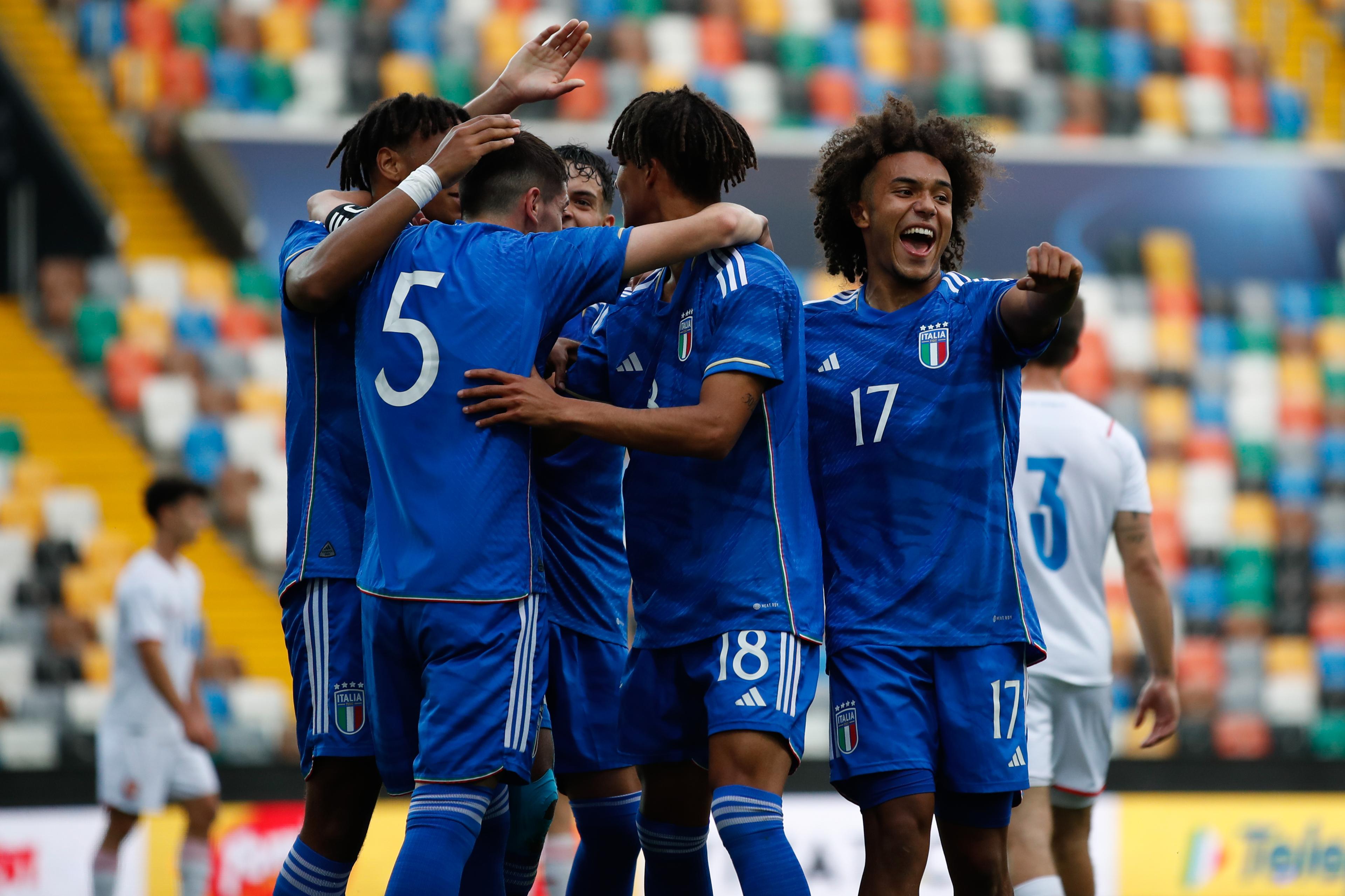 UDINE, ITALY - MARCH 23: Luca Lipani of Italy celebrates scoring a goal with teammates during the UEFA EURO 2024 Elite Round Qualifier between Czech Republic U19 and Italy U19 at Stadio Friuli on March 23, 2024 in Udine, Italy.  (Photo by Timothy Rogers/Getty Images)