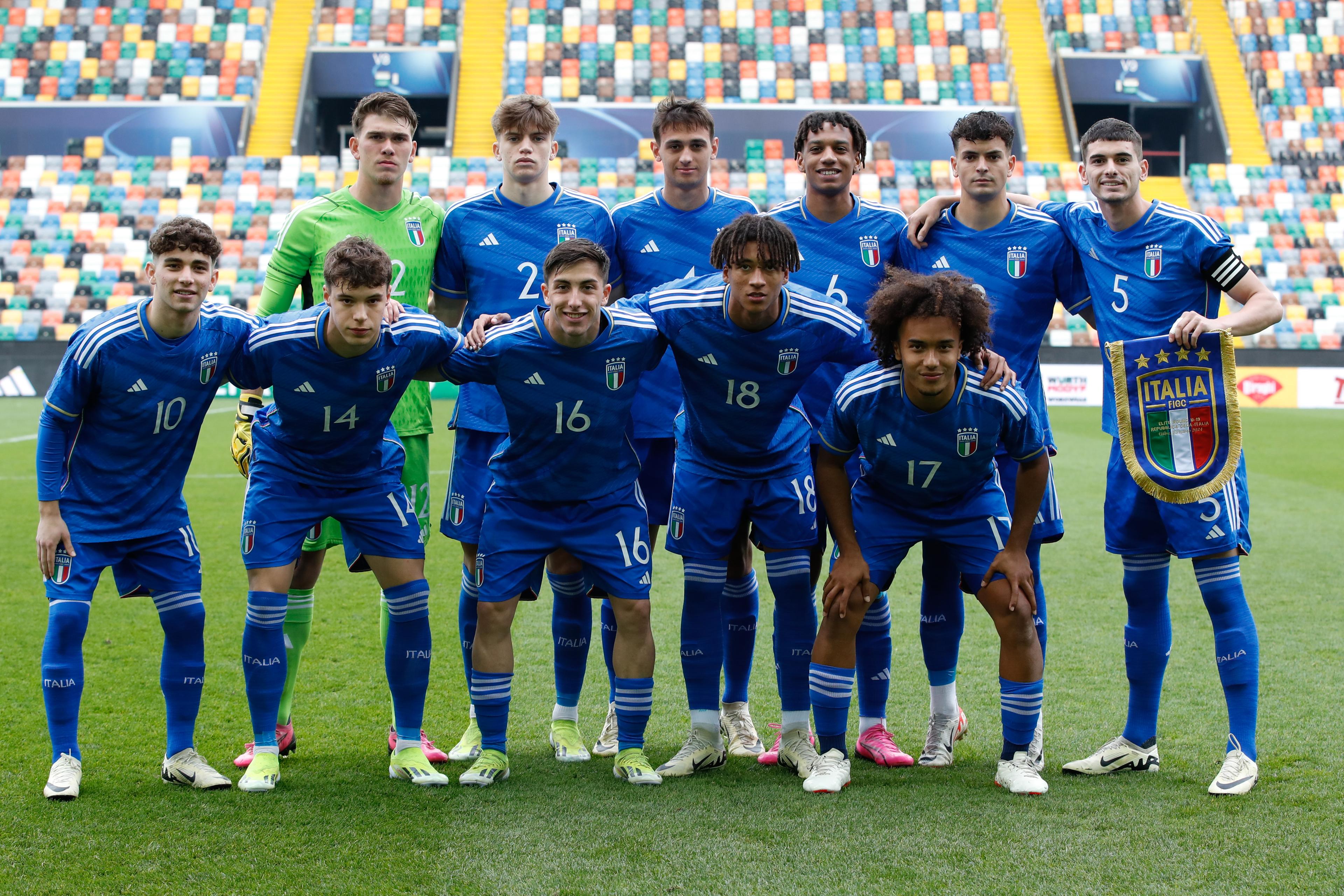 UDINE, ITALY - MARCH 23: The Italian starting eleven at the UEFA EURO 2024 Elite Round Qualifier between Czech Republic U19 and Italy U19 at Stadio Friuli on March 23, 2024 in Udine, Italy. (Photo by Timothy Rogers/Getty Images)