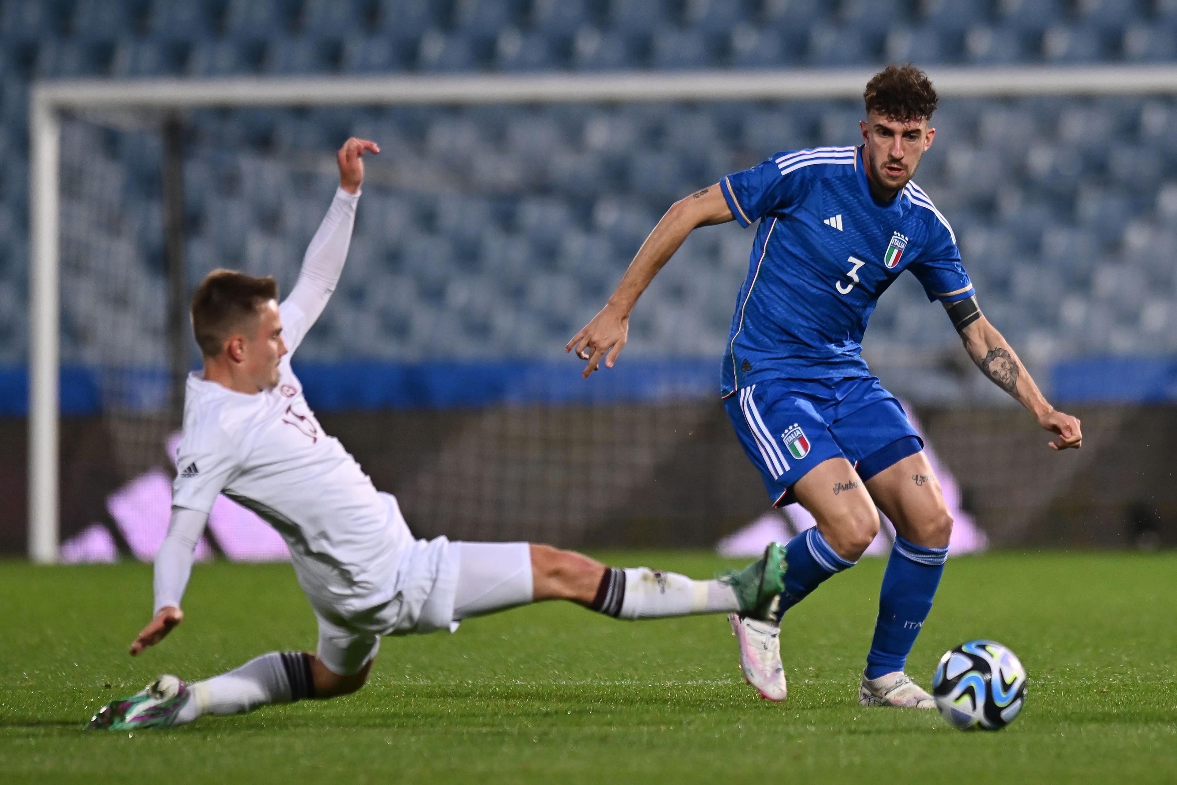 CESENA, ITALY - MARCH 22: Matteo Ruggeri of Italy U21  competes for the ball with Jegors Novikovs of Latvia U21 during the UEFA Under21 EURO Qualifier match between Italy U21 and Latvia U21 at Dino Manuzzi Stadium on March 22, 2024 in Cesena, Italy. (Photo by Alessandro Sabattini/Getty Images)