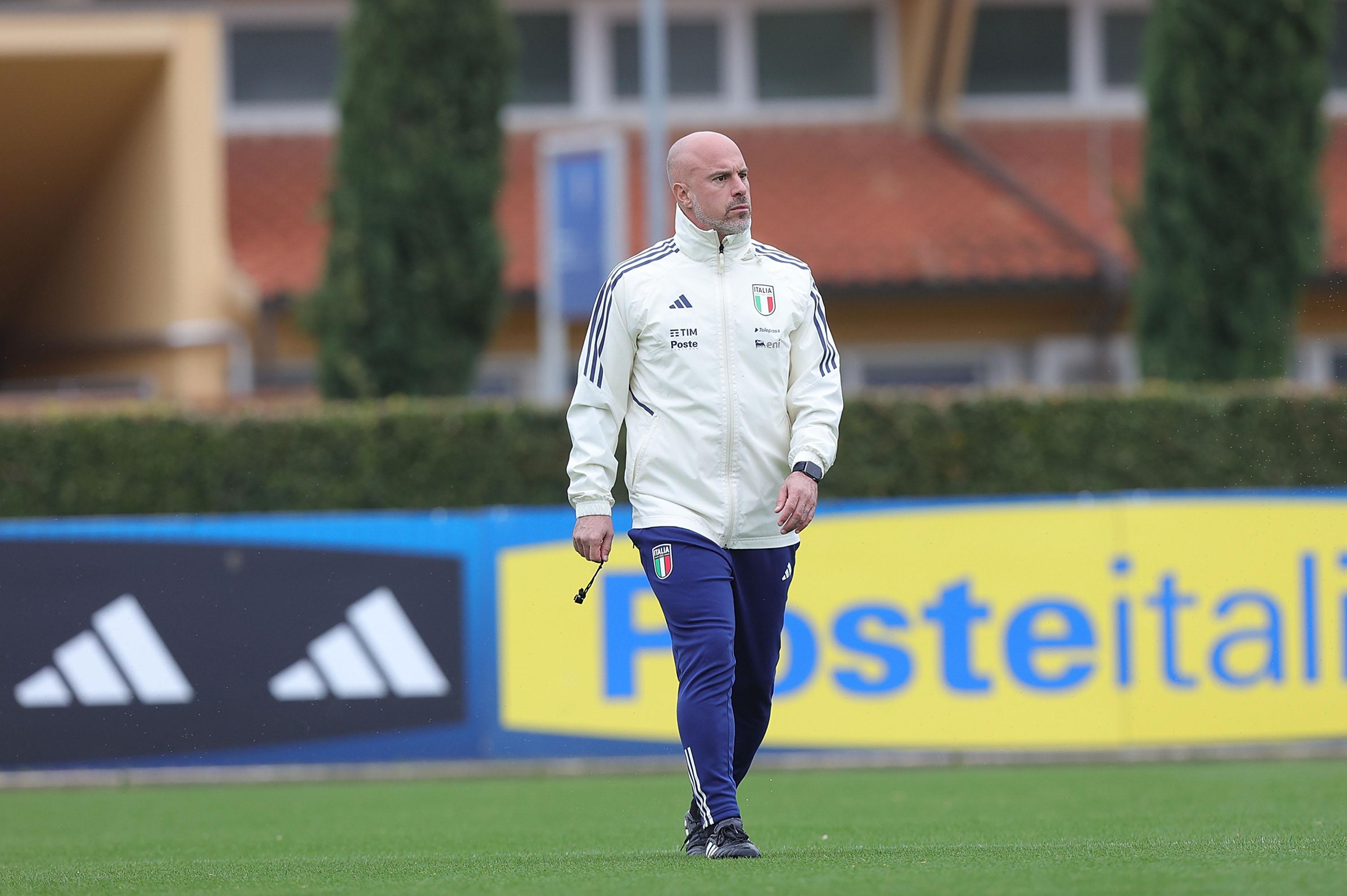 FLORENCE, ITALY - APRIL 4: Head coach Andrea Soncin of Italy Women looks on during training session at Centro Tecnico Federale di Coverciano on April 4, 2024 in Florence, Italy. (Photo by Gabriele Maltinti/Getty Images) *** Local Caption *** Andrea Soncin