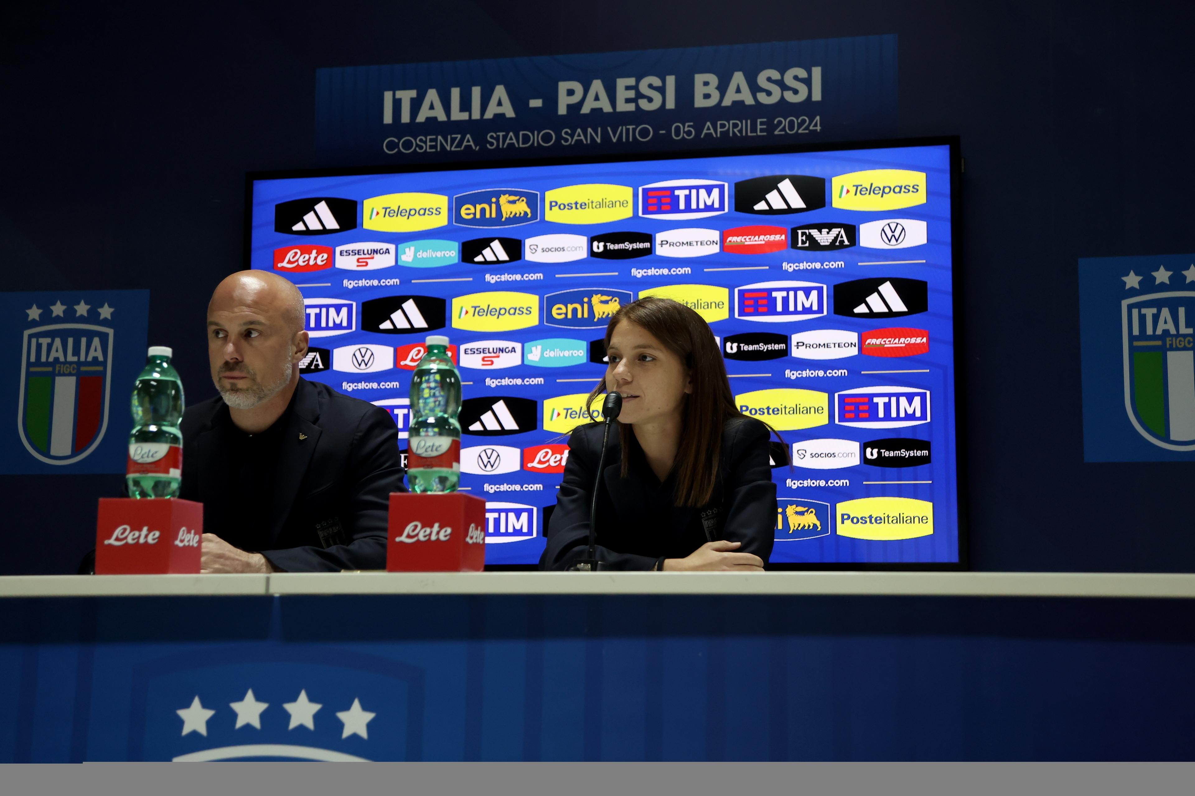 COSENZA, ITALY - APRIL 04: Head coach of Italy Andrea Soncin and Manuela Giugliano of Italy during press conference at Stadio San Vito on April 04, 2024 in Cosenza, Italy. (Photo by Maurizio Lagana/Getty Images)