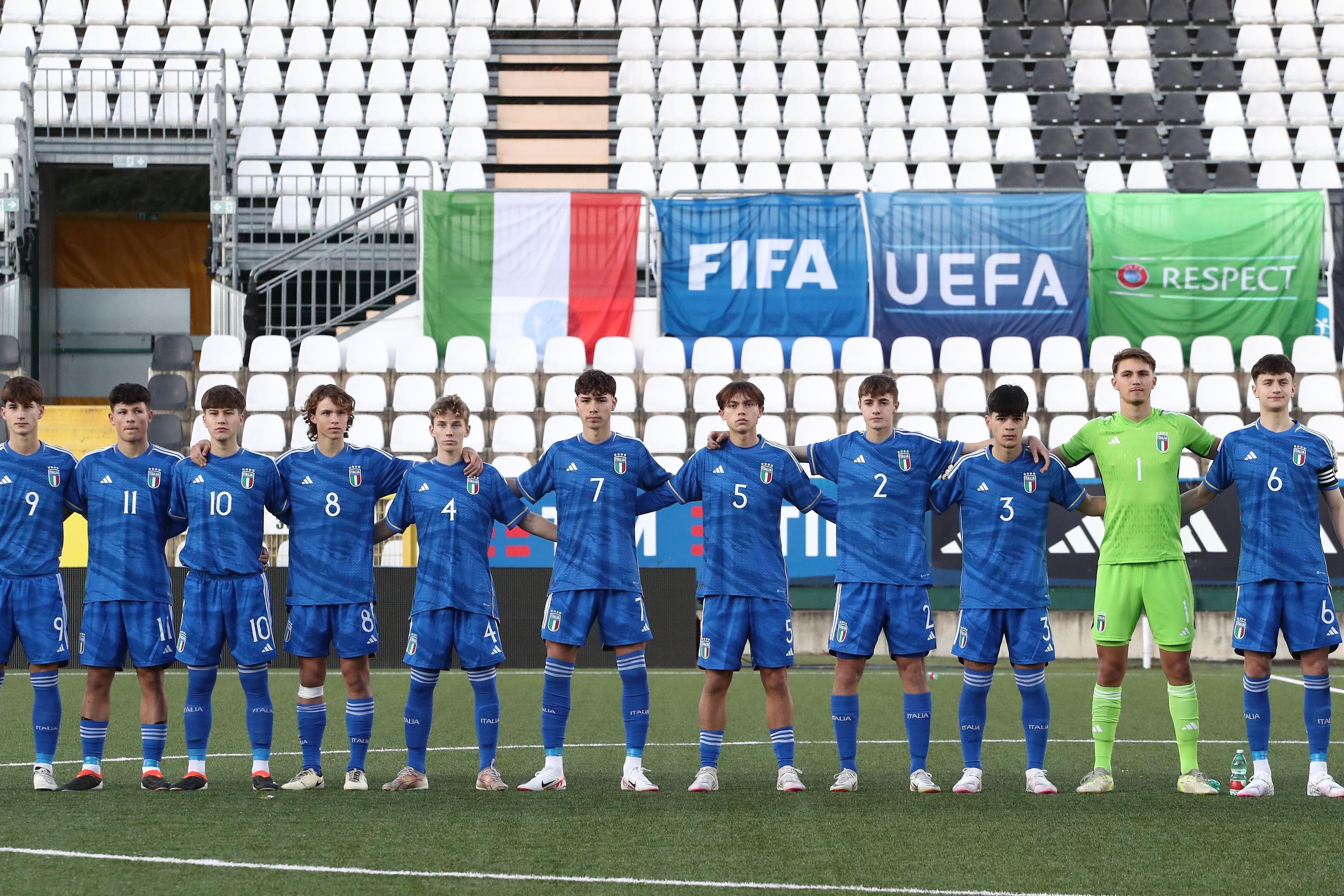 VERCELLI, ITALY - FEBRUARY 13: Italy team line up before the international friendly match between  Italy U16 and Belgium U16 at Stadio Silvio Piola on February 13, 2024 in Vercelli, Italy. (Photo by Marco Luzzani/Getty Images)