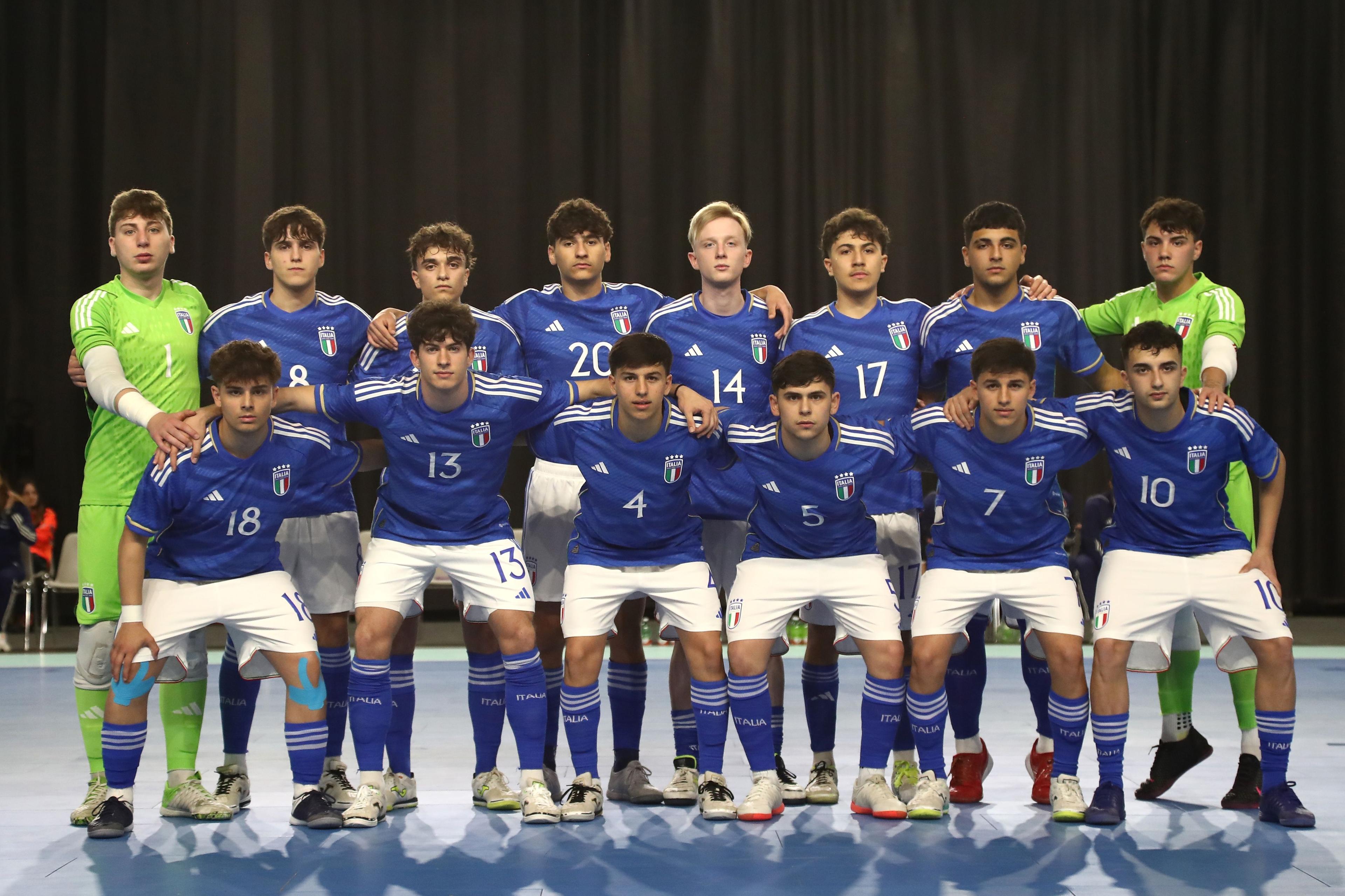 LECCO, ITALY - MAY 07: Italy team line up before the U19 Futsal International Friendly between Italy U19 and Spain U19 at PalaTaurus on May 07, 2024 in Lecco, Italy. (Photo by Marco Luzzani/Getty Images)