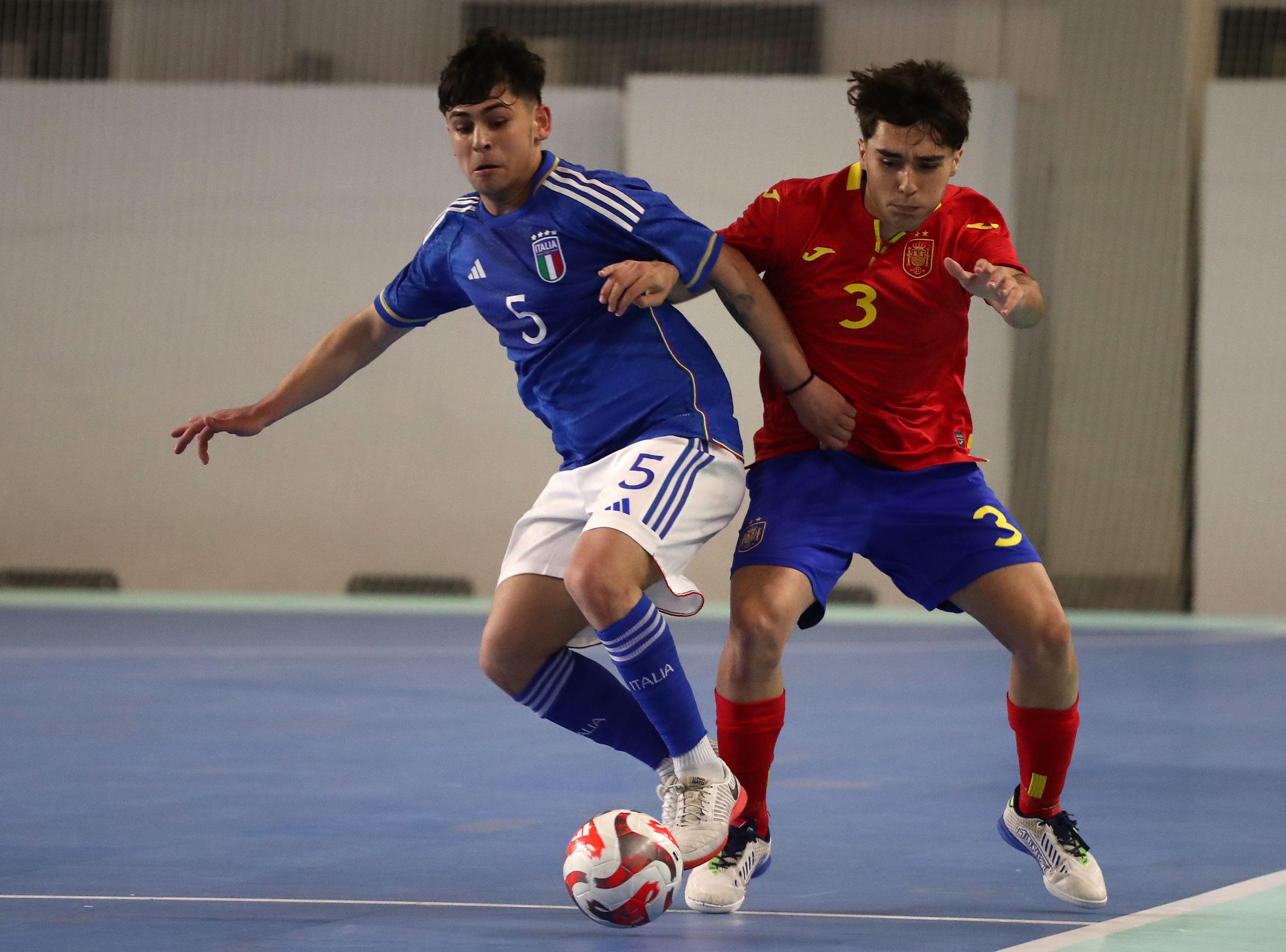 LECCO, ITALY - MAY 07: Ivan Cutruneo of Italy competes for the ball with Robles of Spain during the U19 Futsal International Friendly between Italy U19 and Spain U19 at PalaTaurus on May 07, 2024 in Lecco, Italy. (Photo by Marco Luzzani/Getty Images)