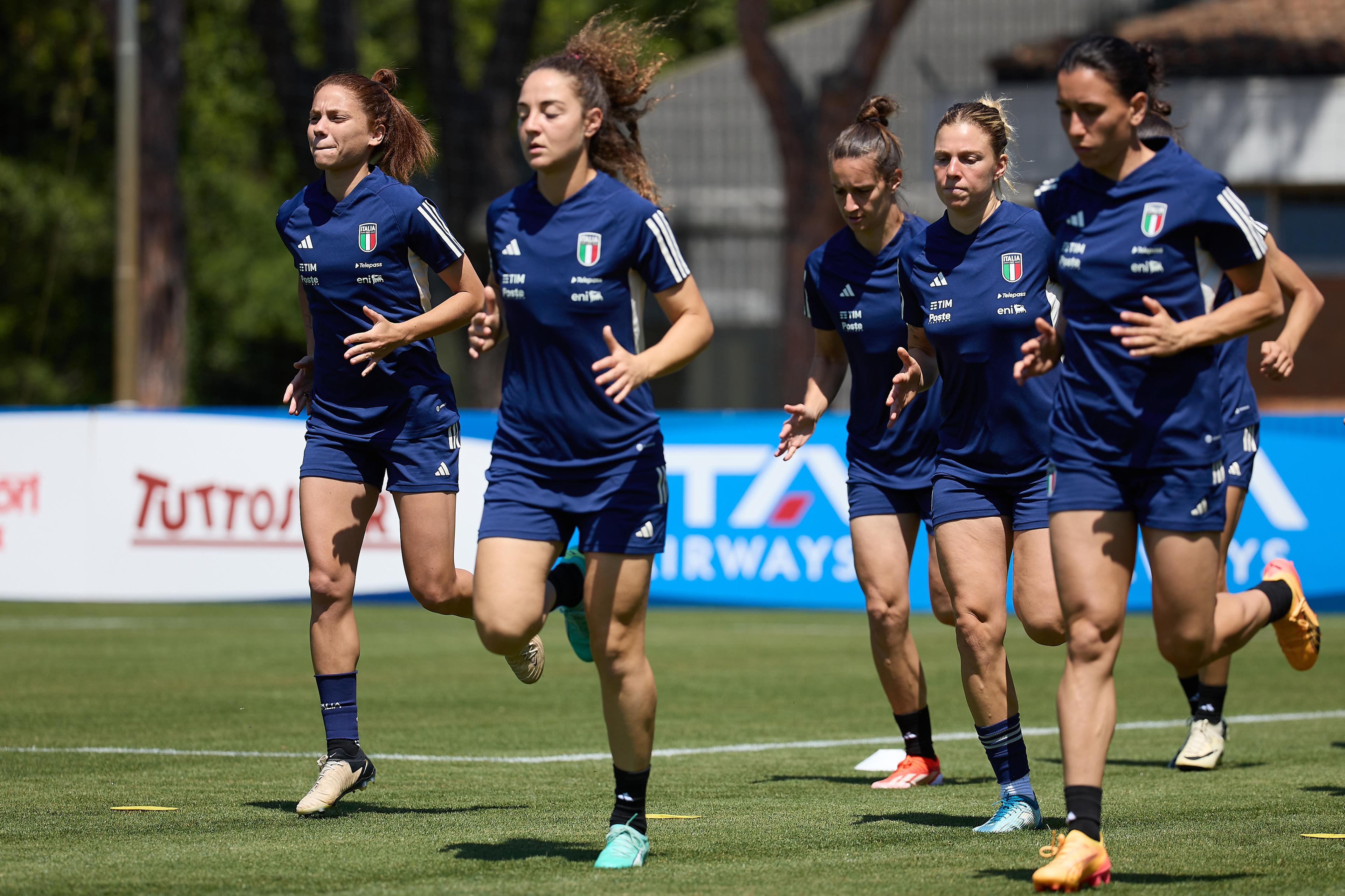TIRRENIA, ITALY - MAY 28: Players of Italy warms up during Italy Women Training Session at Centro di Preparazione Olimpica on May 28, 2024 in Tirrenia, Italy. (Photo by Emmanuele Ciancaglini/Getty Images)