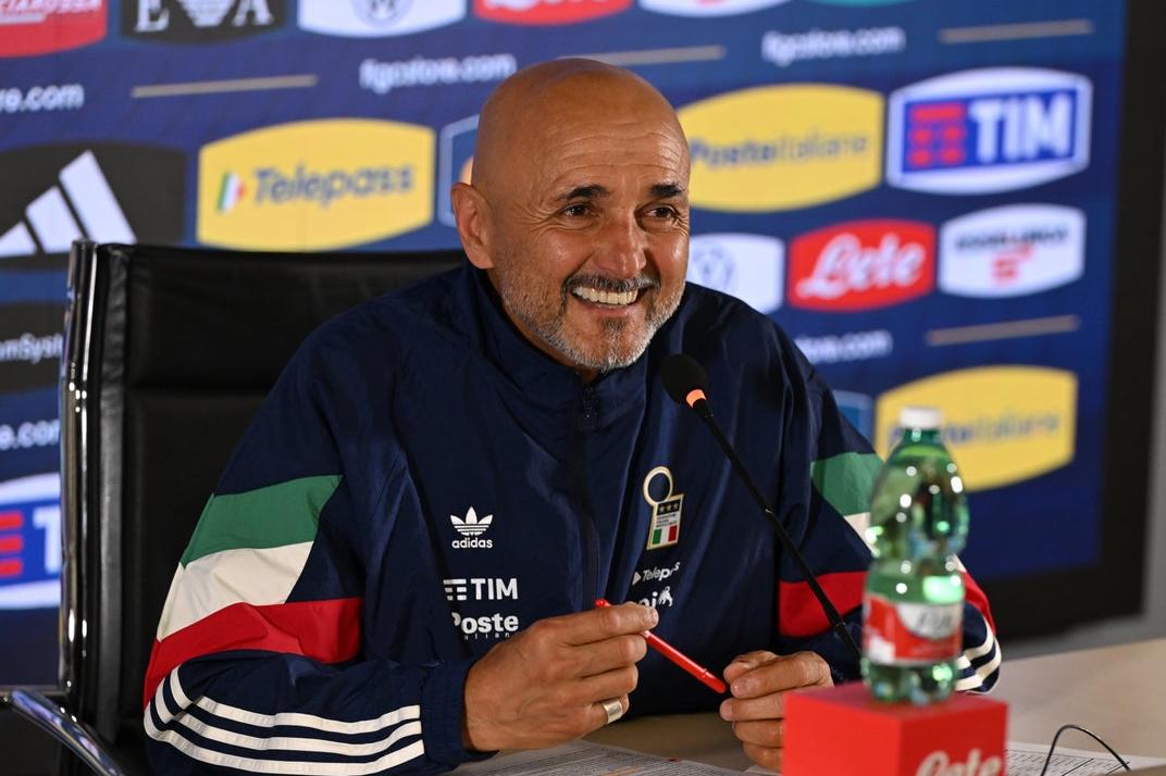 Si apre il raduno a Coverciano. Spalletti: \"Dobbiamo far vedere agli italiani che siamo degni di indossare questa maglia\"