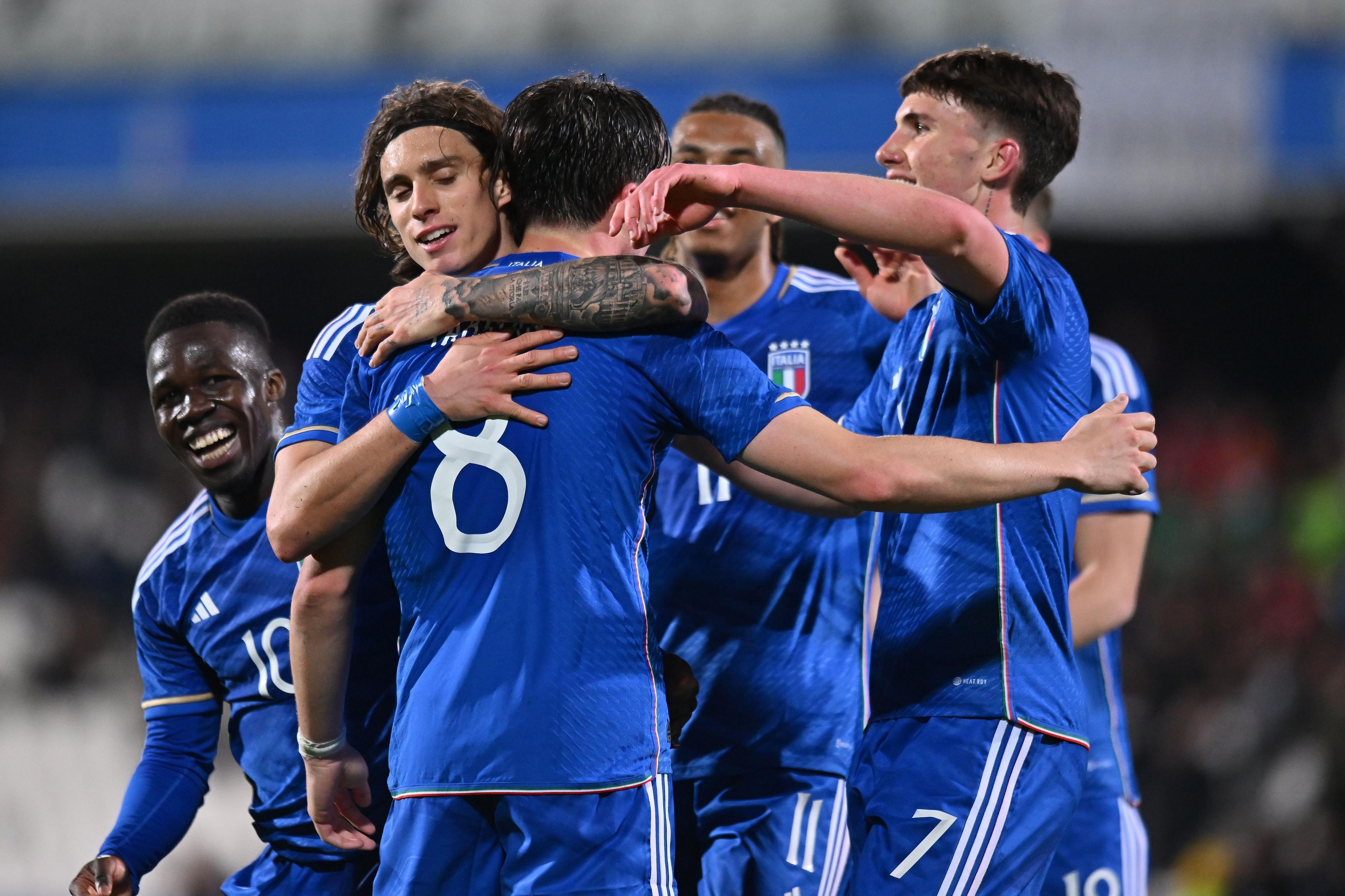 CESENA, ITALY - MARCH 22: Giovanni Fabbian of Italy U21 celebrates after scoring his team second goal with teammates during the UEFA Under21 EURO Qualifier match between Italy U21 and Latvia U21 at Dino Manuzzi Stadium on March 22, 2024 in Cesena, Italy. (Photo by Alessandro Sabattini/Getty Images)