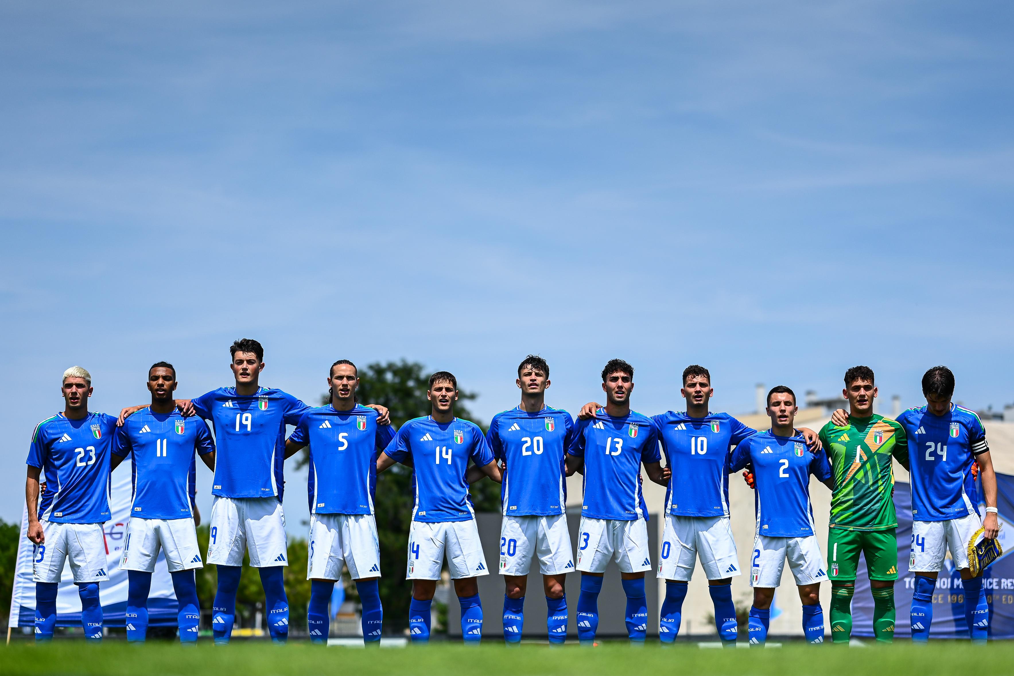 AUBAGNE, FRANCE - JUNE 6: Players of Italy U21 sing the national anthem prior to kick-off in the 50th Tournoi Maurice Revello match between Ukraine U21 and Italy U21 at Stade de Lattre on June 6, 2024 in Aubagne, France.  (Photo by Simone Arveda/Getty Images)