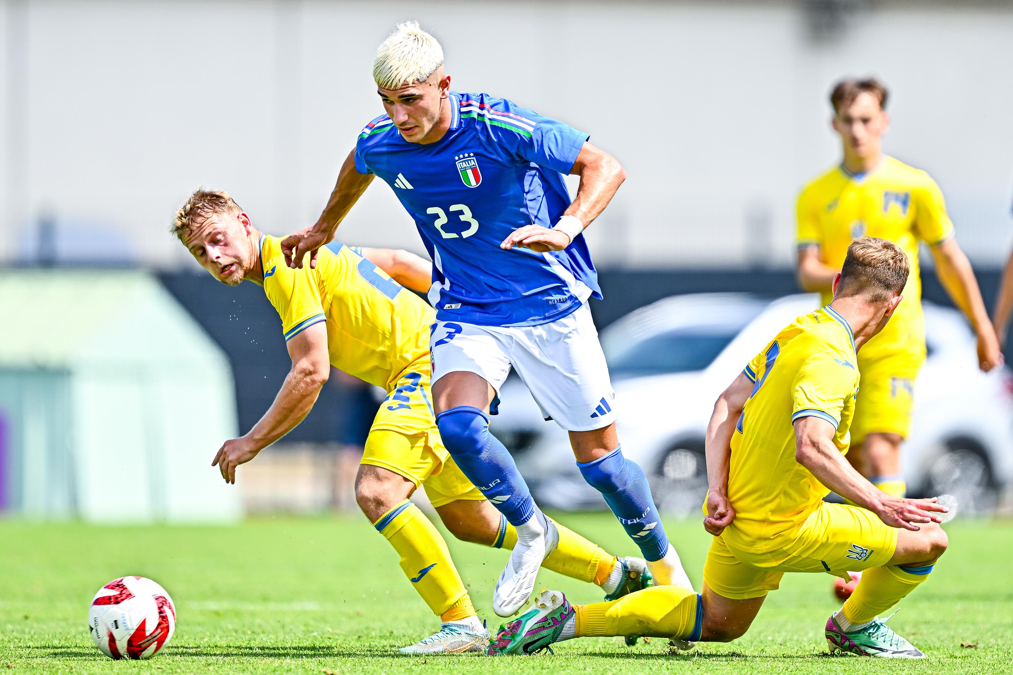 AUBAGNE, FRANCE - JUNE 6: Cristian Volpato of Italy U21 (center) is seen in action between Valentyn Rubchynskyi and Illia Krupskyi of Ukraine U21 during the 50th Tournoi Maurice Revello match between Ukraine U21 and Italy U21 at Stade de Lattre on June 6, 2024 in Aubagne, France. (Photo by Simone Arveda/Getty Images)