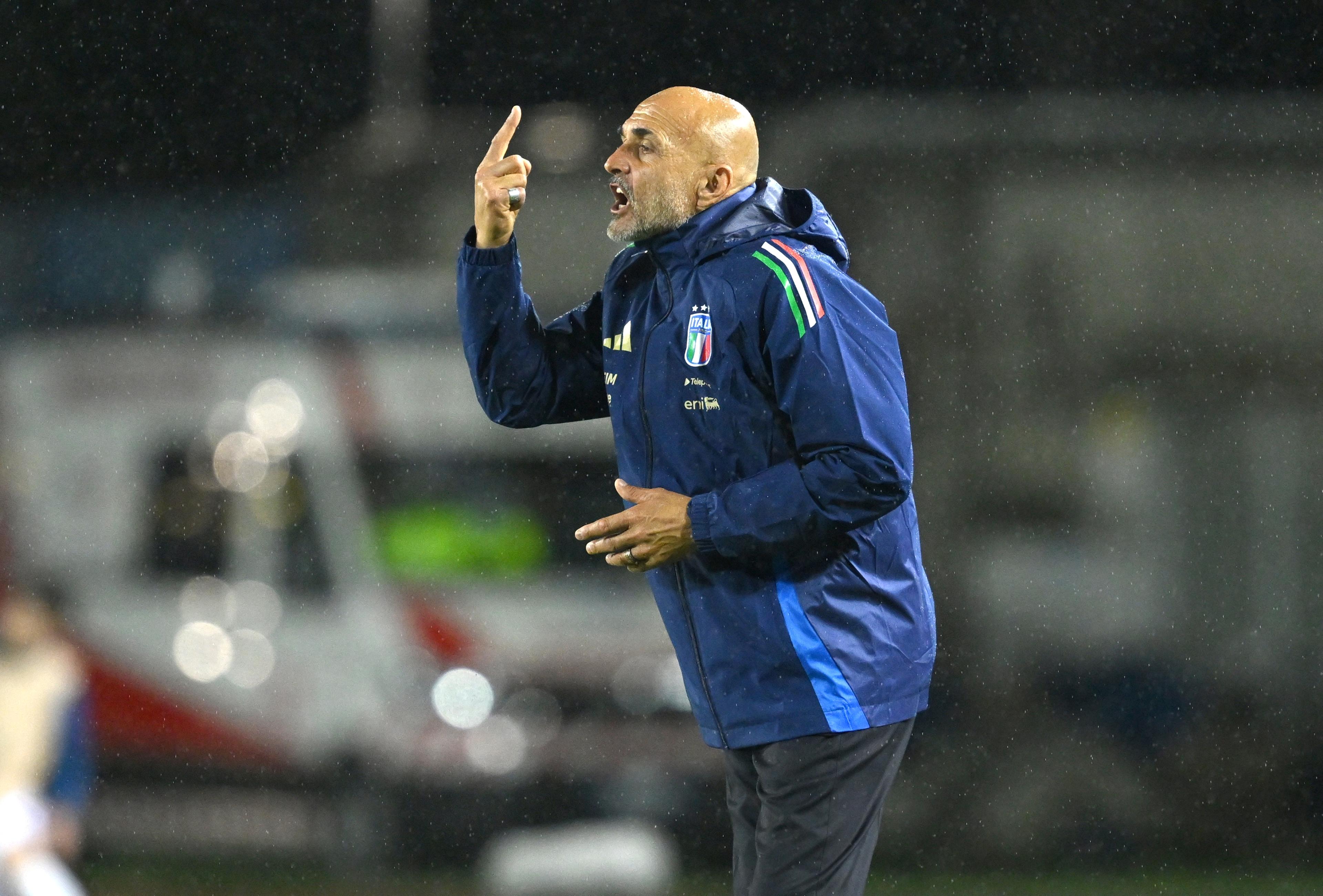 EMPOLI, ITALY - JUNE 09: Head coach of Italy Luciano Spalletti gestures during an International Friendly between Italy and Bosnia & Herzegovina at Stadio Carlo Castellani on June 09, 2024 in Empoli, Italy. (Photo by Claudio Villa/Getty Images)