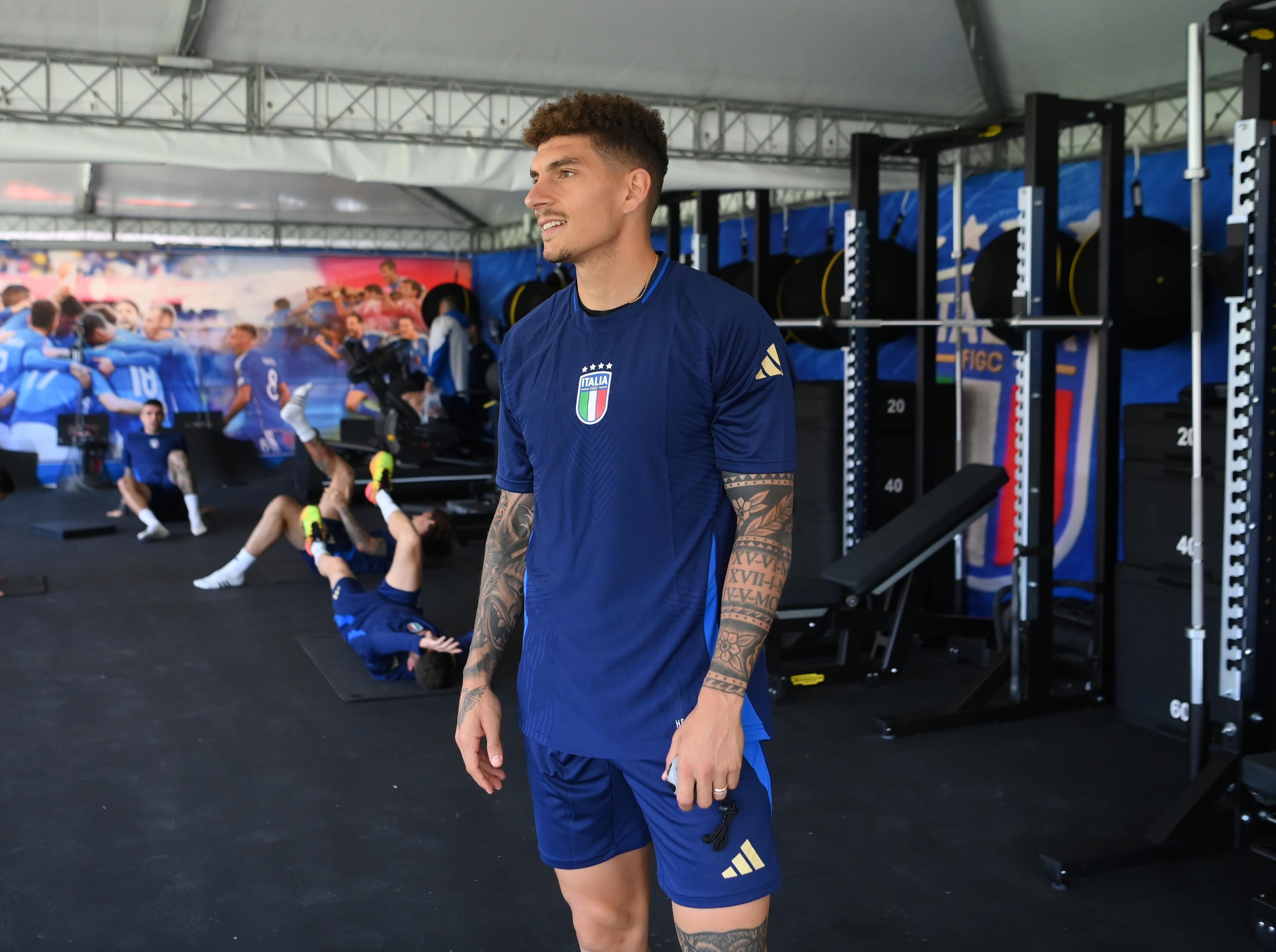 ISERLOHN, GERMANY - JUNE 11: Giovanni Di Lorenzo of Italy in action during a Italy training session at Hemberg-Stadion on June 11, 2024 in Iserlohn, Germany. (Photo by Claudio Villa/Getty Images for FIGC)