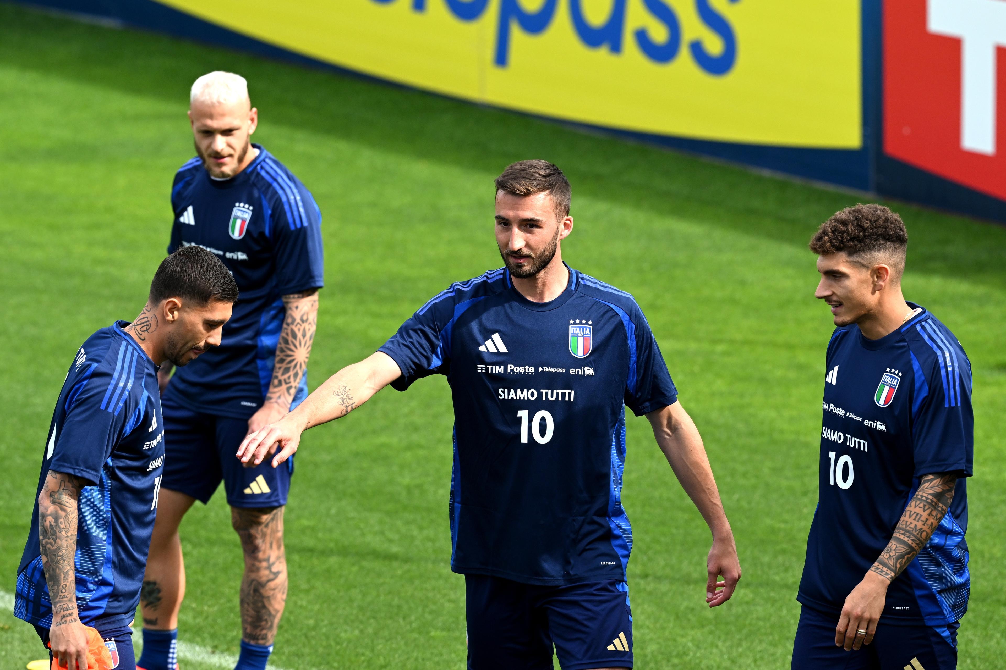 FLORENCE, ITALY - JUNE 03: (L-R) Mattia Zaccagni, Bryan Cristante and Giovanni Di Lorenzo of Italy in action during a Italy training session at Centro Tecnico Federale di Coverciano on June 03, 2024 in Florence, Italy. (Photo by Claudio Villa/Getty Images)