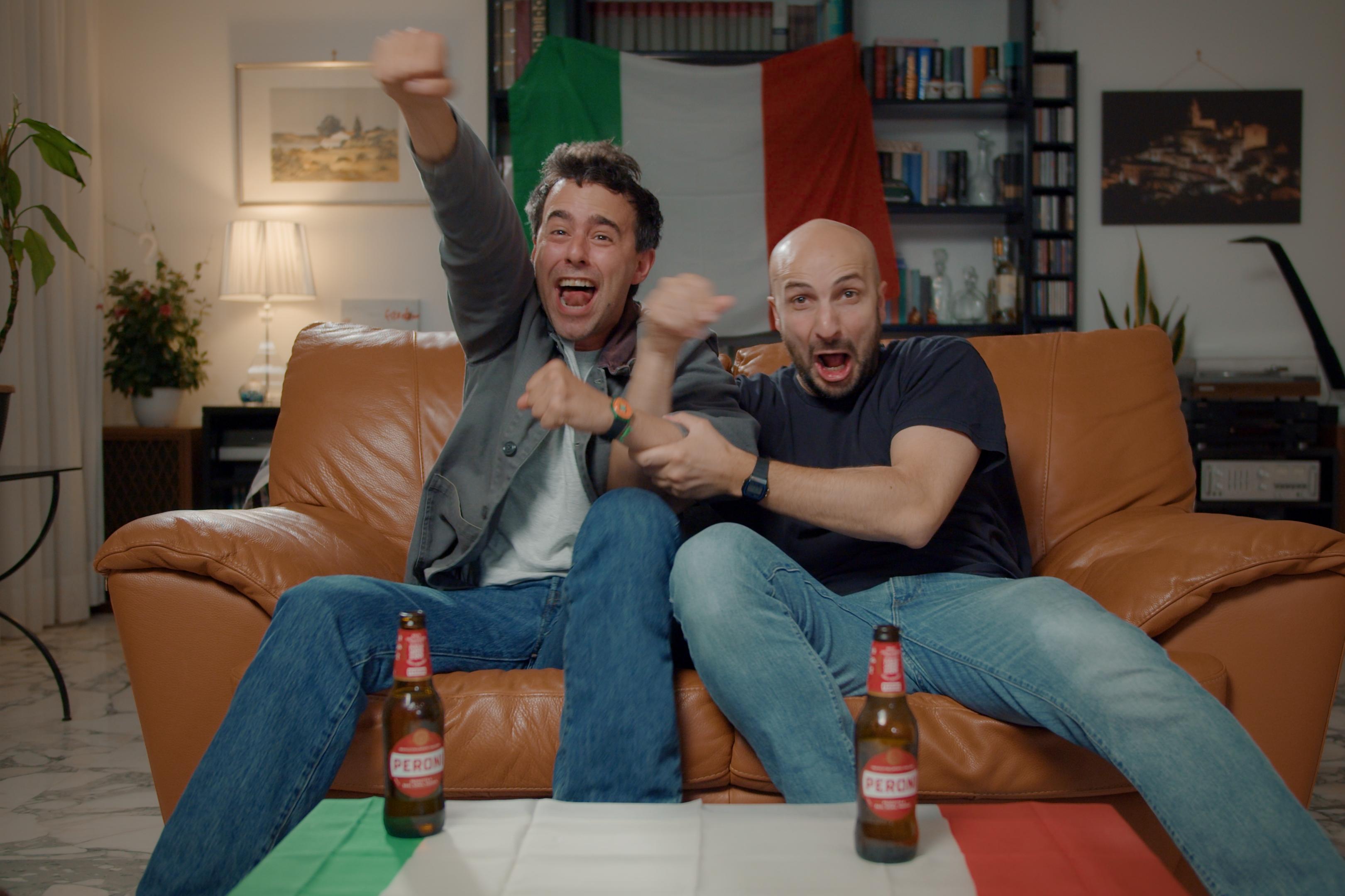 Peroni torna in campo con la Nazionale: #TuttiAzzurriConPeroni è un invito a celebrare il tifo degli Azzurri
