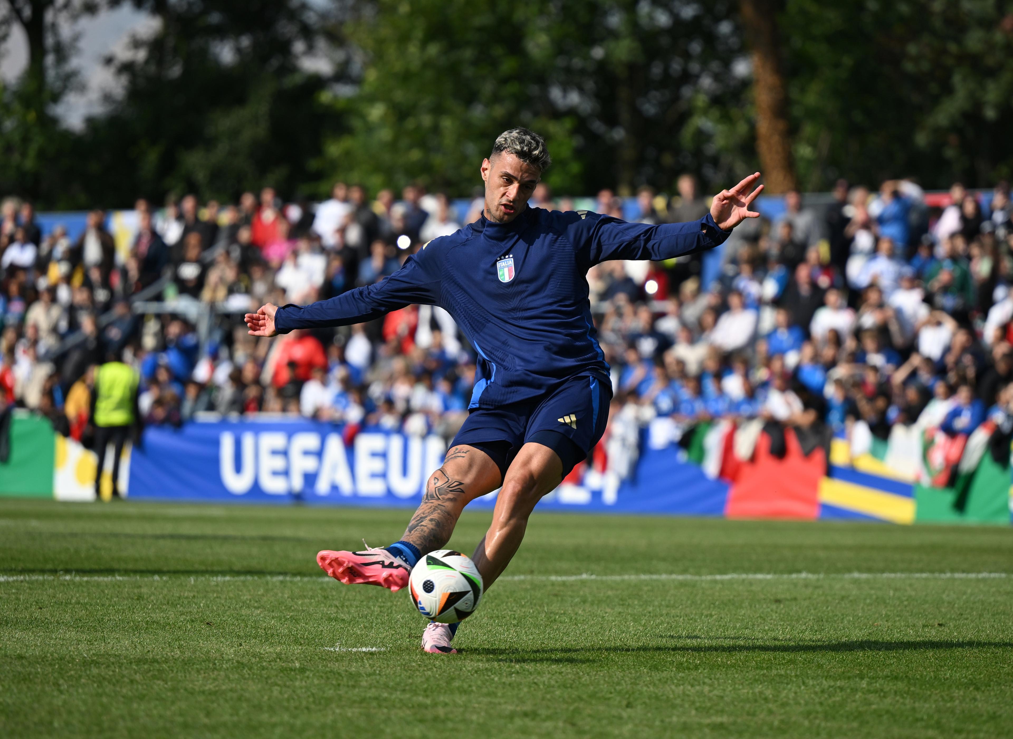 ISERLOHN, GERMANY - JUNE 11: Gianluca Scamacca of Italy in action during an Italy training session at Hemberg-Stadion on June 11, 2024 in Iserlohn, Germany. (Photo by Claudio Villa/Getty Images for FIGC)