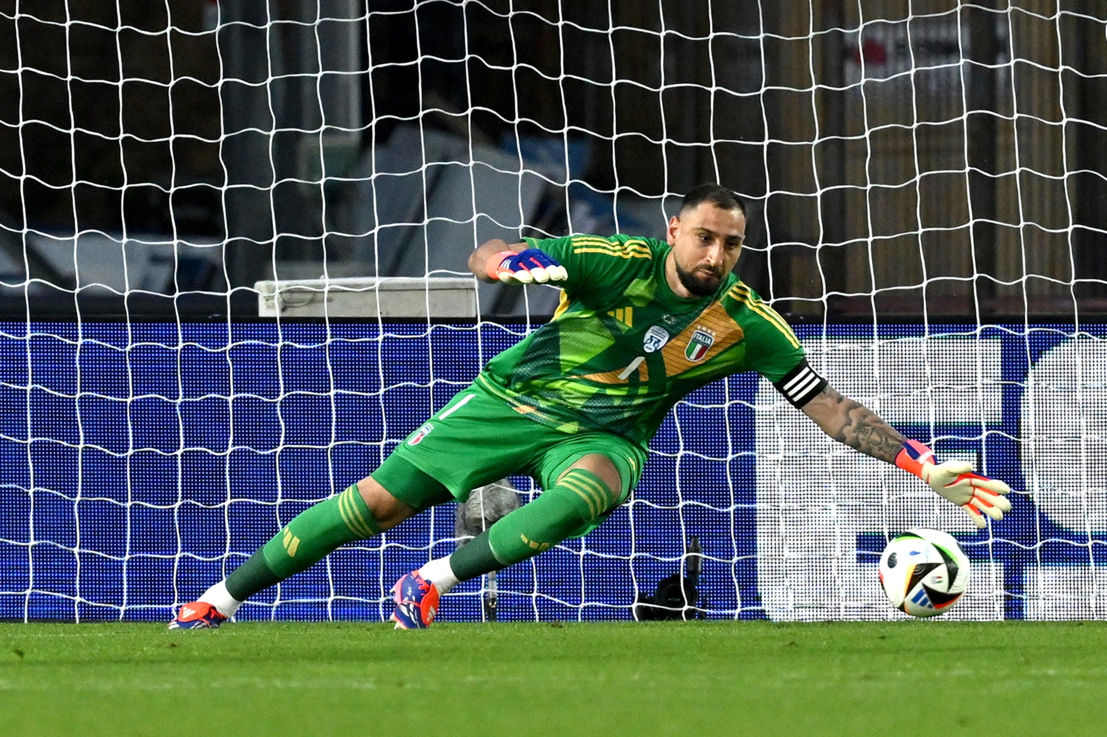 EMPOLI, ITALY - JUNE 09: Gianluigi Donnarumma of Italy in action during an International Friendly between Italy and Bosnia & Herzegovina at Stadio Carlo Castellani on June 09, 2024 in Empoli, Italy. (Photo by Claudio Villa/Getty Images)