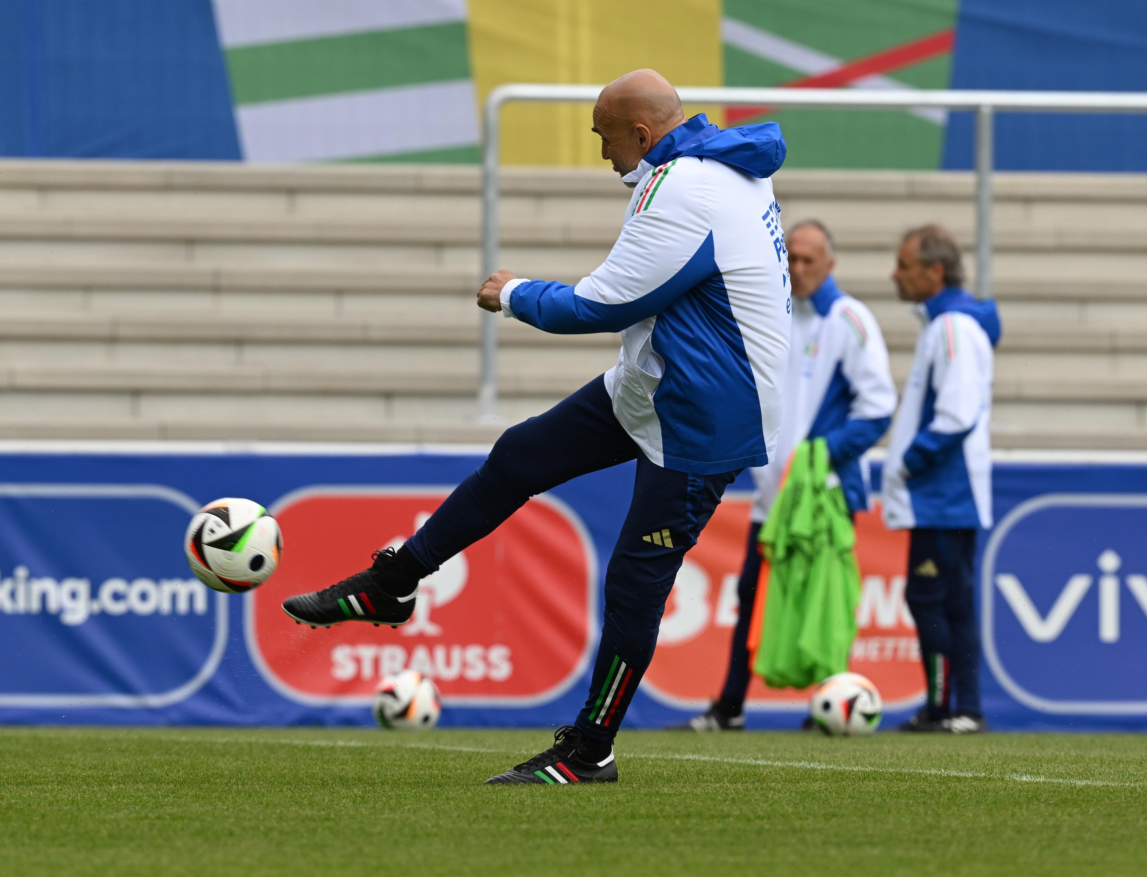 ISERLOHN, GERMANY - JUNE 12: Head coach of Italy Luciano Spalletti reacts during a Italy training session at Hemberg-Stadion on June 12, 2024 in Iserlohn, Germany. (Photo by Claudio Villa/Getty Images for FIGC)