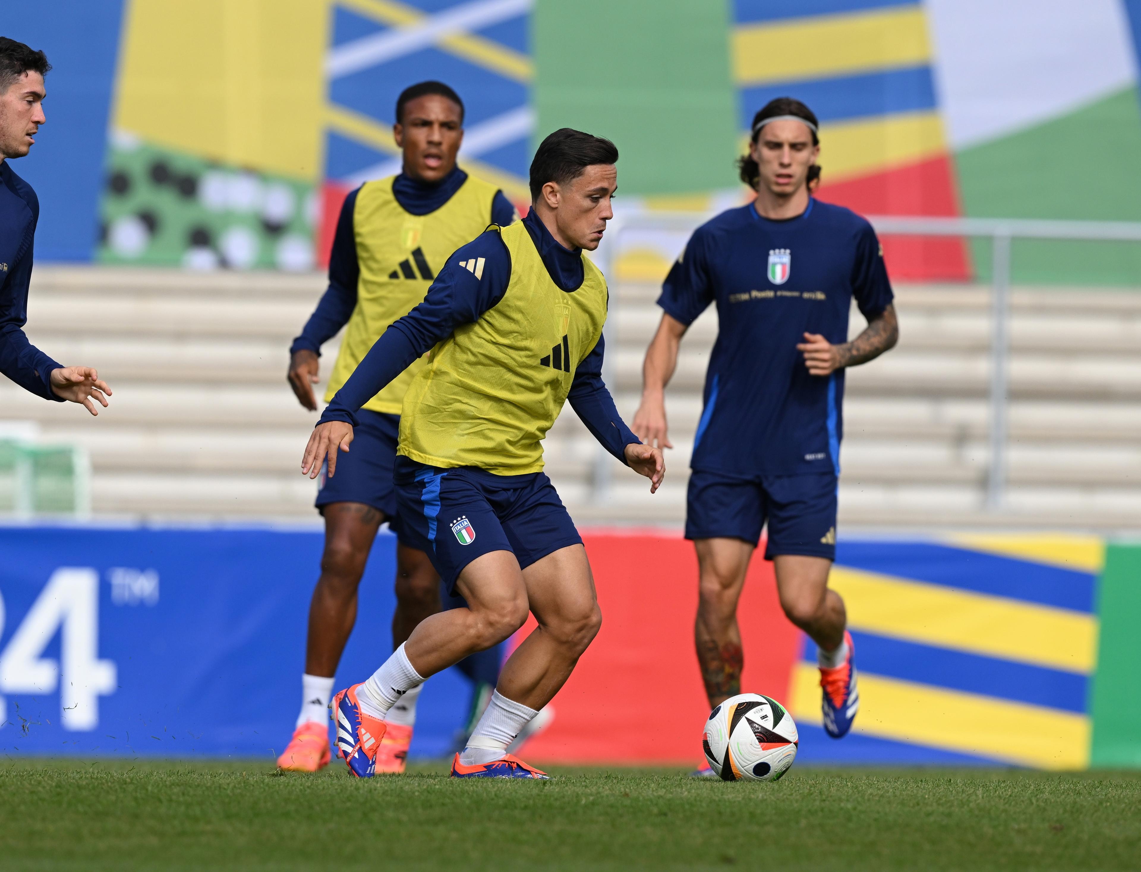 ISERLOHN, GERMANY - JUNE 17: Giacomo Raspadori of Italy in action during a Italy training session at Hemberg-Stadion on June 17, 2024 in Iserlohn, Germany. (Photo by Claudio Villa/Getty Images for FIGC)