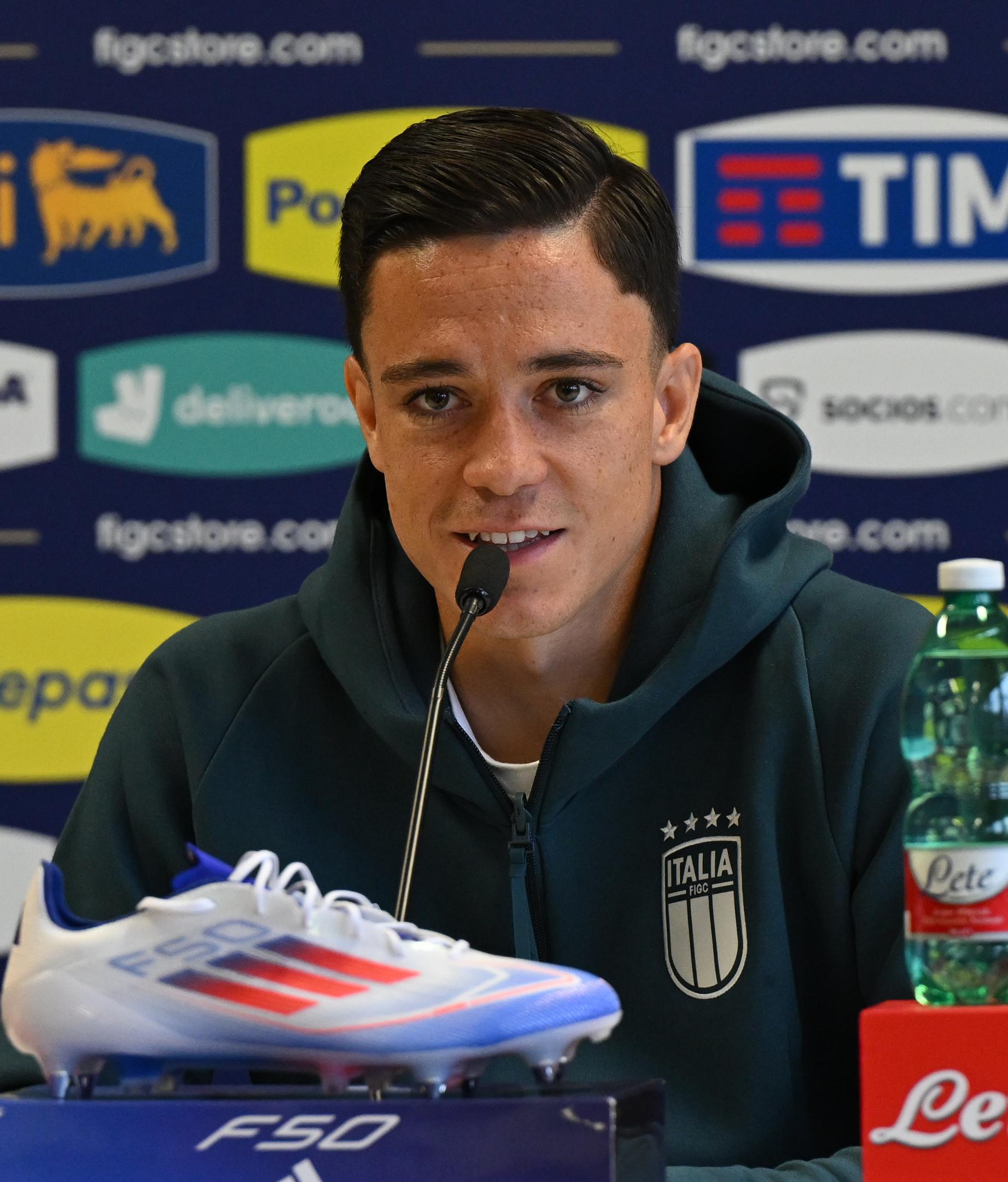 ISERLOHN, GERMANY - JUNE 18: Giacomo Raspadori of Italy speaks with the media during Italy press conference at Hemberg-Stadion on June 18, 2024 in Iserlohn, Germany. (Photo by Claudio Villa/Getty Images for FIGC)