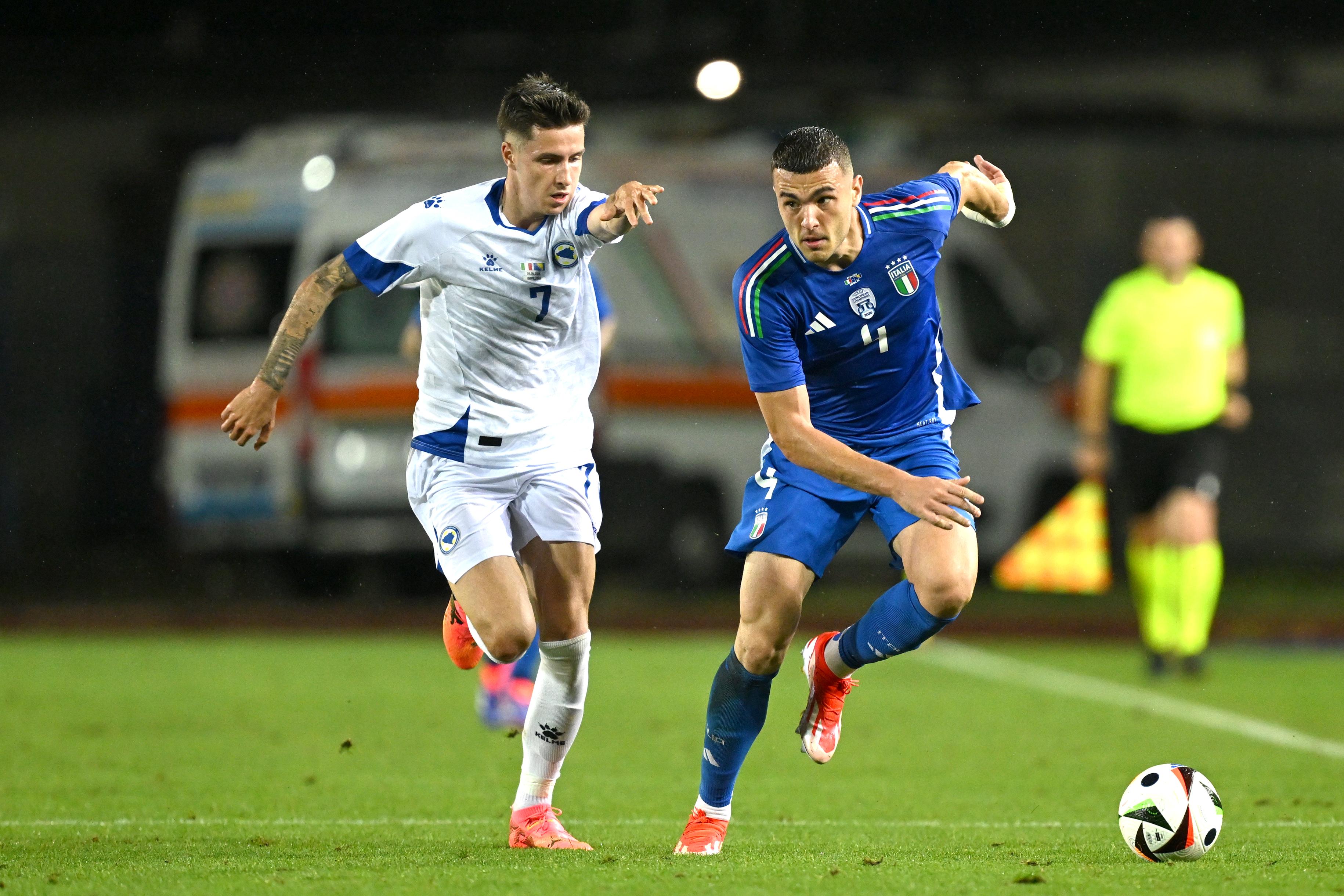 EMPOLI, ITALY - JUNE 09: Alessandro Buongiorno of Italy competes for the ball with Denis Huseinbasic of Bosnia & Herzegovina during International Friendly beetween Italy and Bosnia & Herzegovina at Stadio Carlo Castellani on June 09, 2024 in Empoli, Italy. (Photo by Claudio Villa/Getty Images)