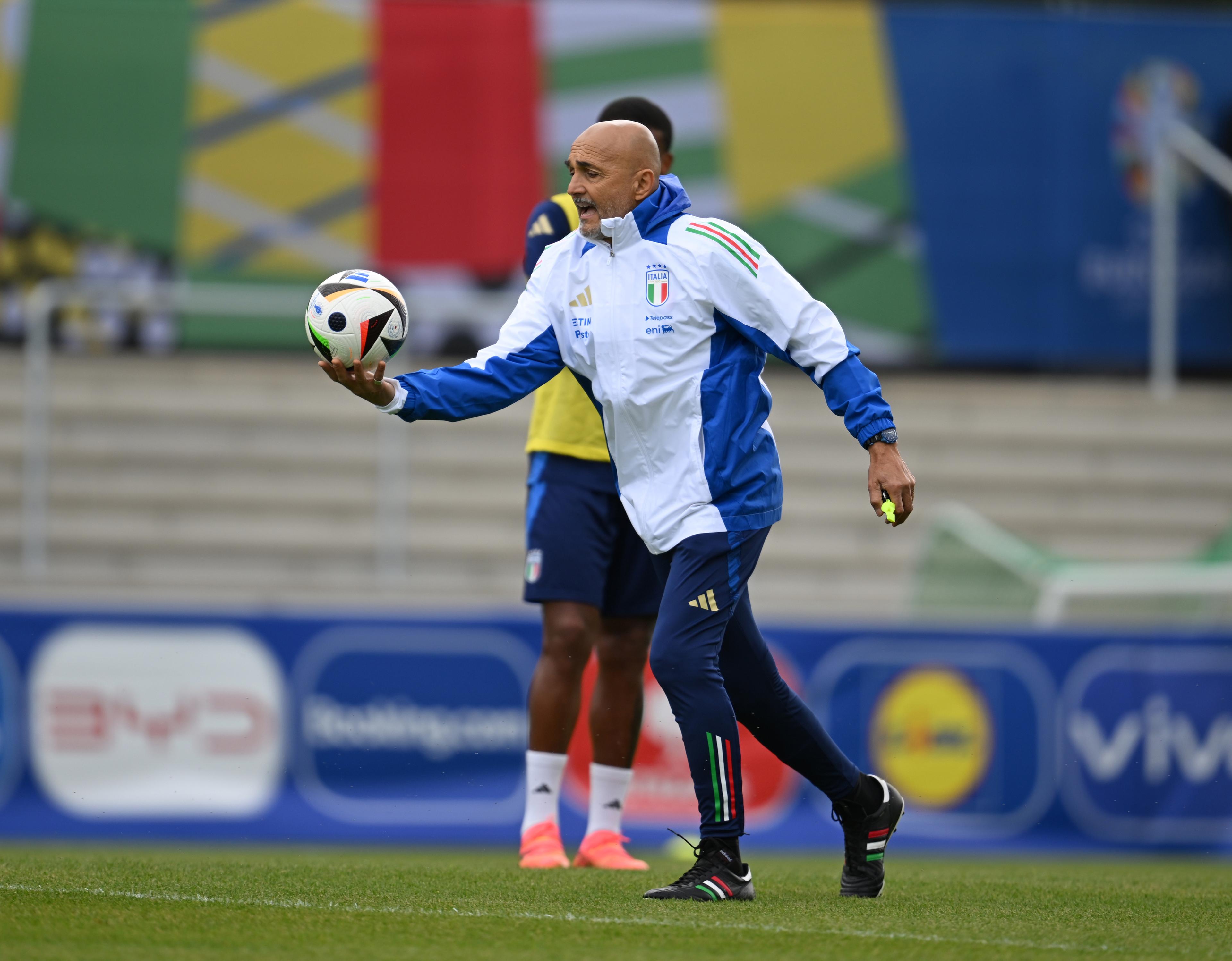 ISERLOHN, GERMANY - JUNE 16: Head coach Italy Luciano Spalletti in action during Italy training session at Hemberg-Stadion on June 16, 2024 in Iserlohn, Germany. (Photo by Claudio Villa/Getty Images for FIGC)