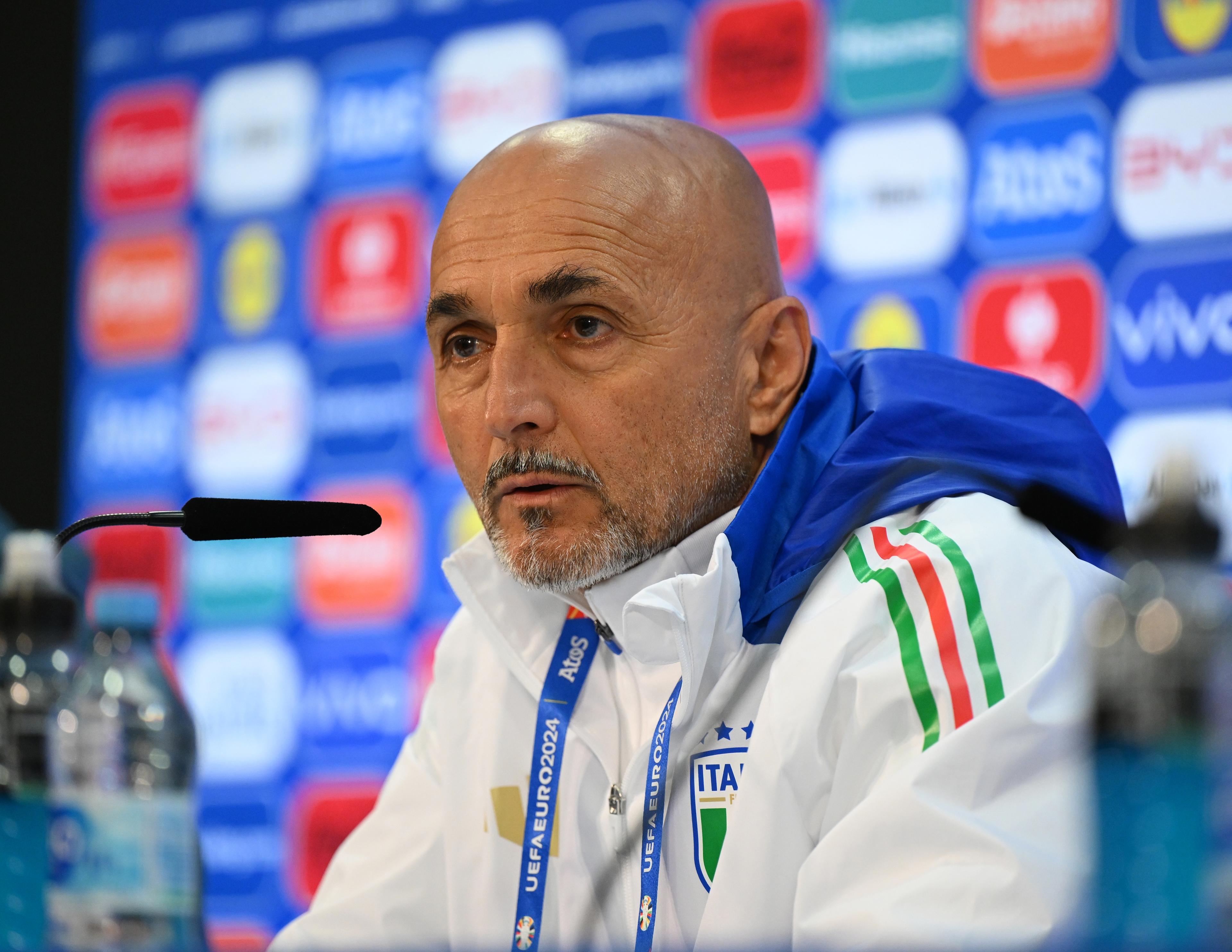 GELSENKIRCHEN, GERMANY - JUNE 19: Head coach Italy Luciano Spalletti speaks with the media during Italy press conference at Arena AufSchalke on June 19, 2024 in Gelsenkirchen, Germany. (Photo by Claudio Villa/Getty Images for FIGC)
