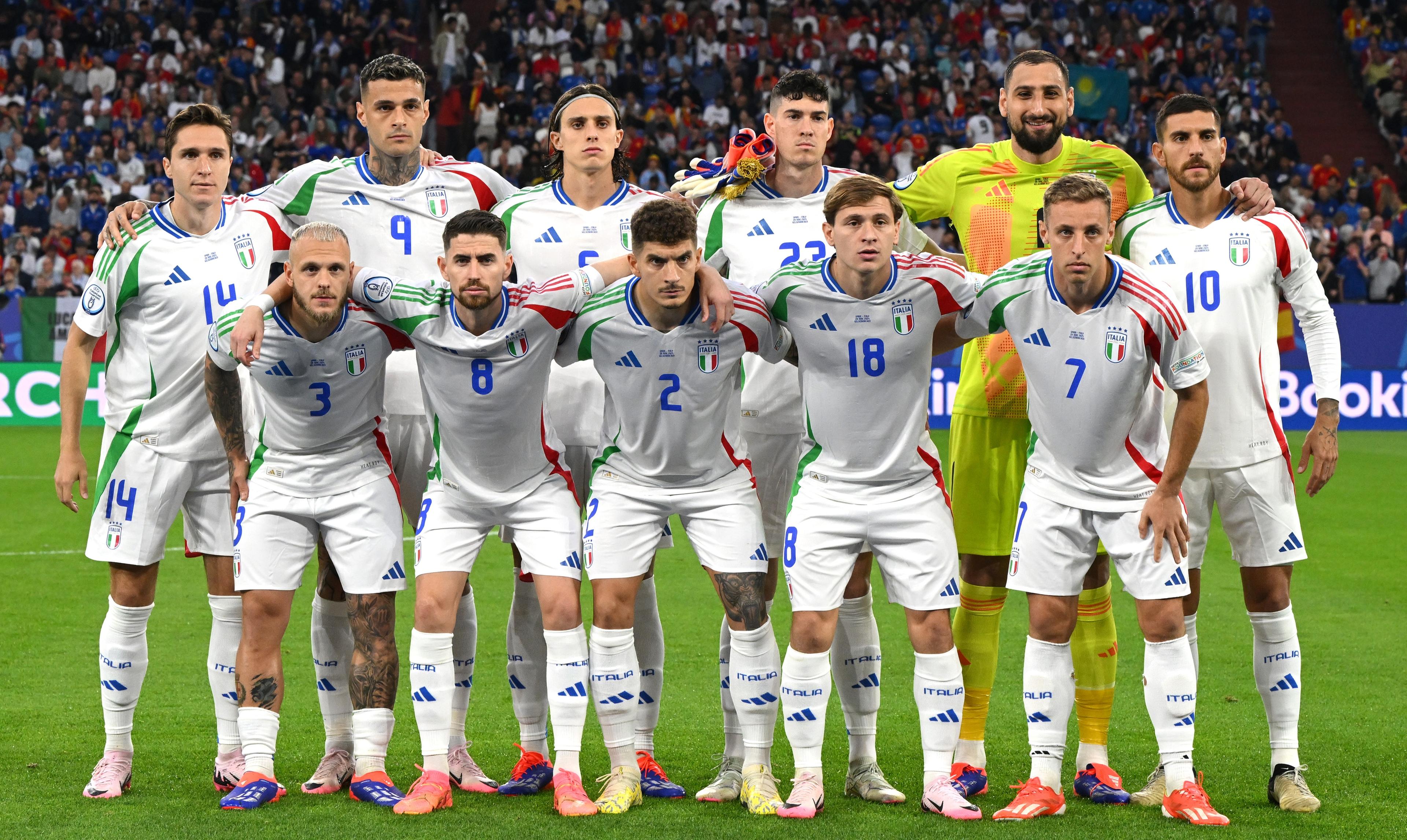 GELSENKIRCHEN, GERMANY - JUNE 20: Players of Italy pose for a team photograph prior to the UEFA EURO 2024 group stage match between Spain and Italy at Arena AufSchalke on June 20, 2024 in Gelsenkirchen, Germany. (Photo by Claudio Villa/Getty Images for FIGC)