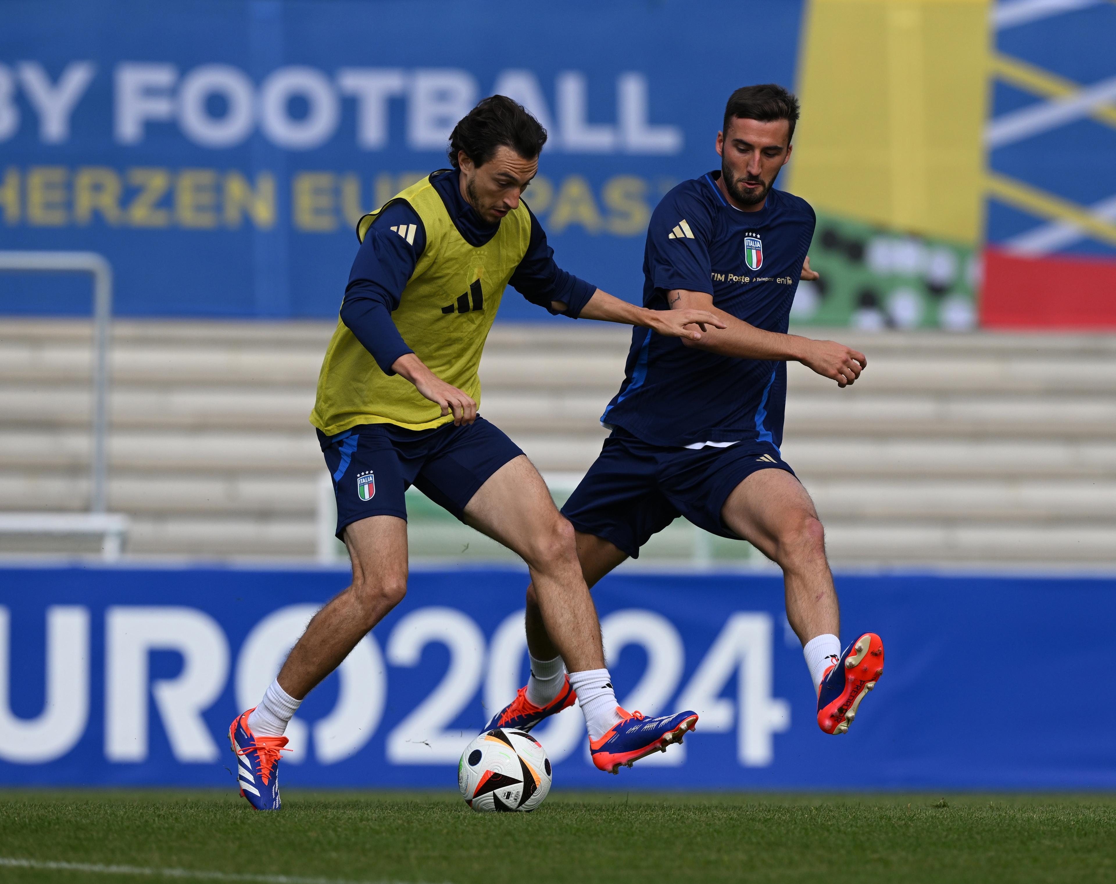 ISERLOHN, GERMANY - JUNE 17: Bryan Cristante and Matteo Darmian of Italy in action during a Italy training session at Hemberg-Stadion on June 17, 2024 in Iserlohn, Germany. (Photo by Claudio Villa/Getty Images for FIGC)