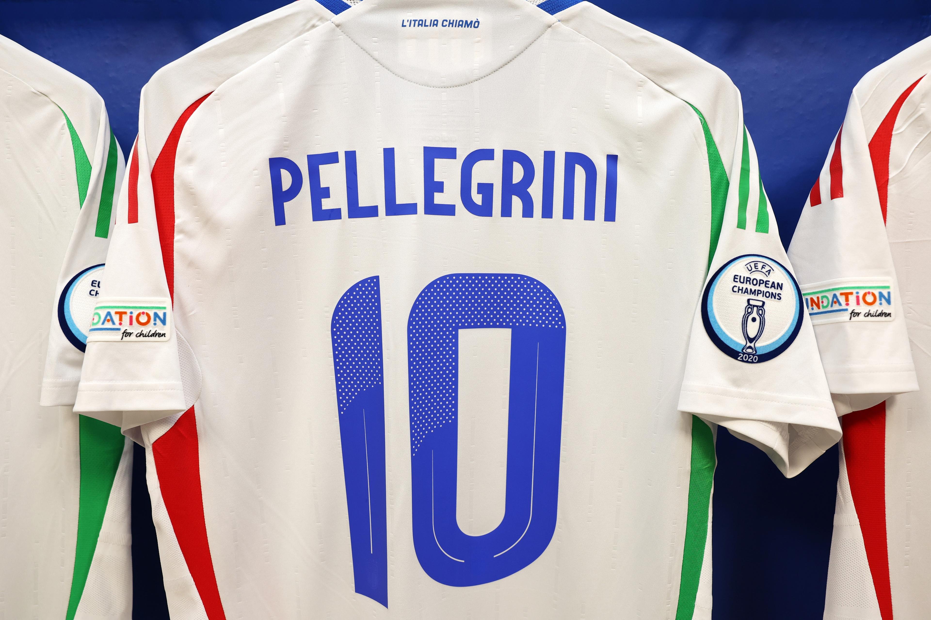 GELSENKIRCHEN, GERMANY - JUNE 20: The shirt of Lorenzo Pellegrini is displayed inside the Italy dressing room prior to the UEFA EURO 2024 group stage match between Spain and Italy at Arena AufSchalke on June 20, 2024 in Gelsenkirchen, Germany. (Photo by Claudio Villa/Getty Images for FIGC)