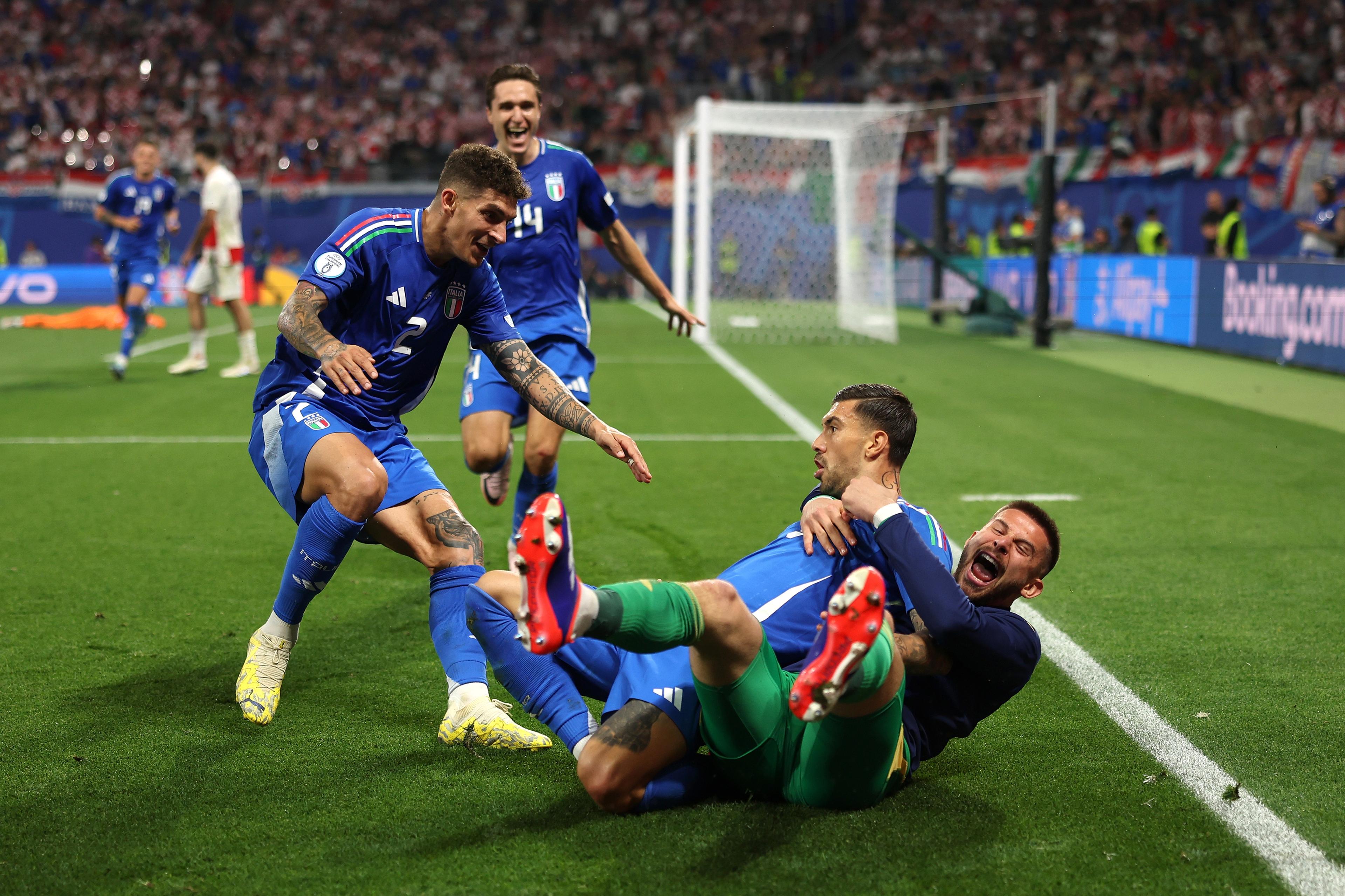 Italia alla fase a eliminazione diretta dell'Europeo per la quinta volta di fila. Chiesa, 50 presenze in Azzurro; Barella raggiunge Baggio