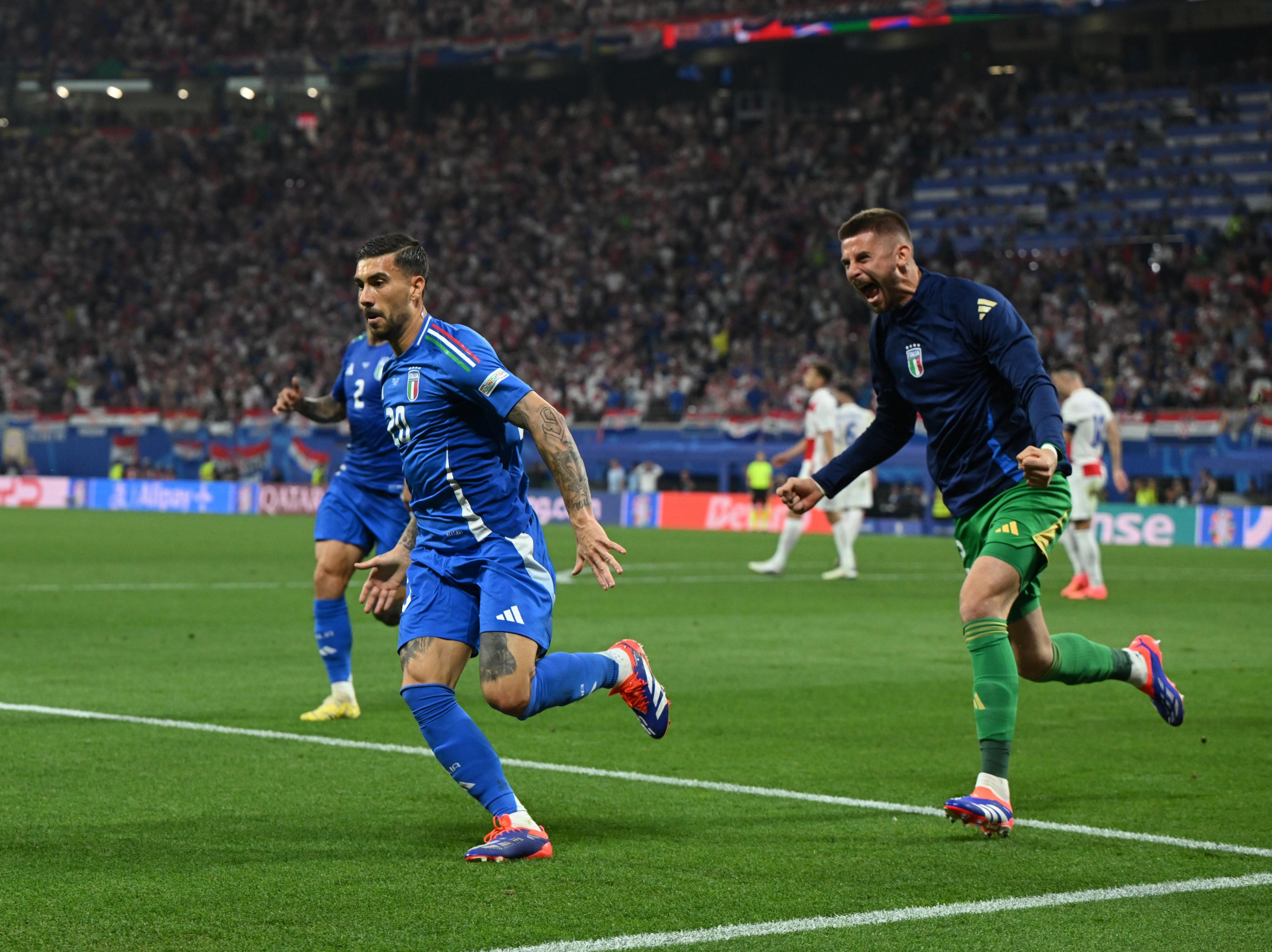 LEIPZIG, GERMANY - JUNE 24: Mattia Zaccagni of Italy celebrates with teammates after scoring his team's first goal to equalise during the UEFA EURO 2024 group stage match between Croatia and Italy at Football Stadium Leipzig on June 24, 2024 in Leipzig, Germany. (Photo by Claudio Villa/Getty Images for FIGC)