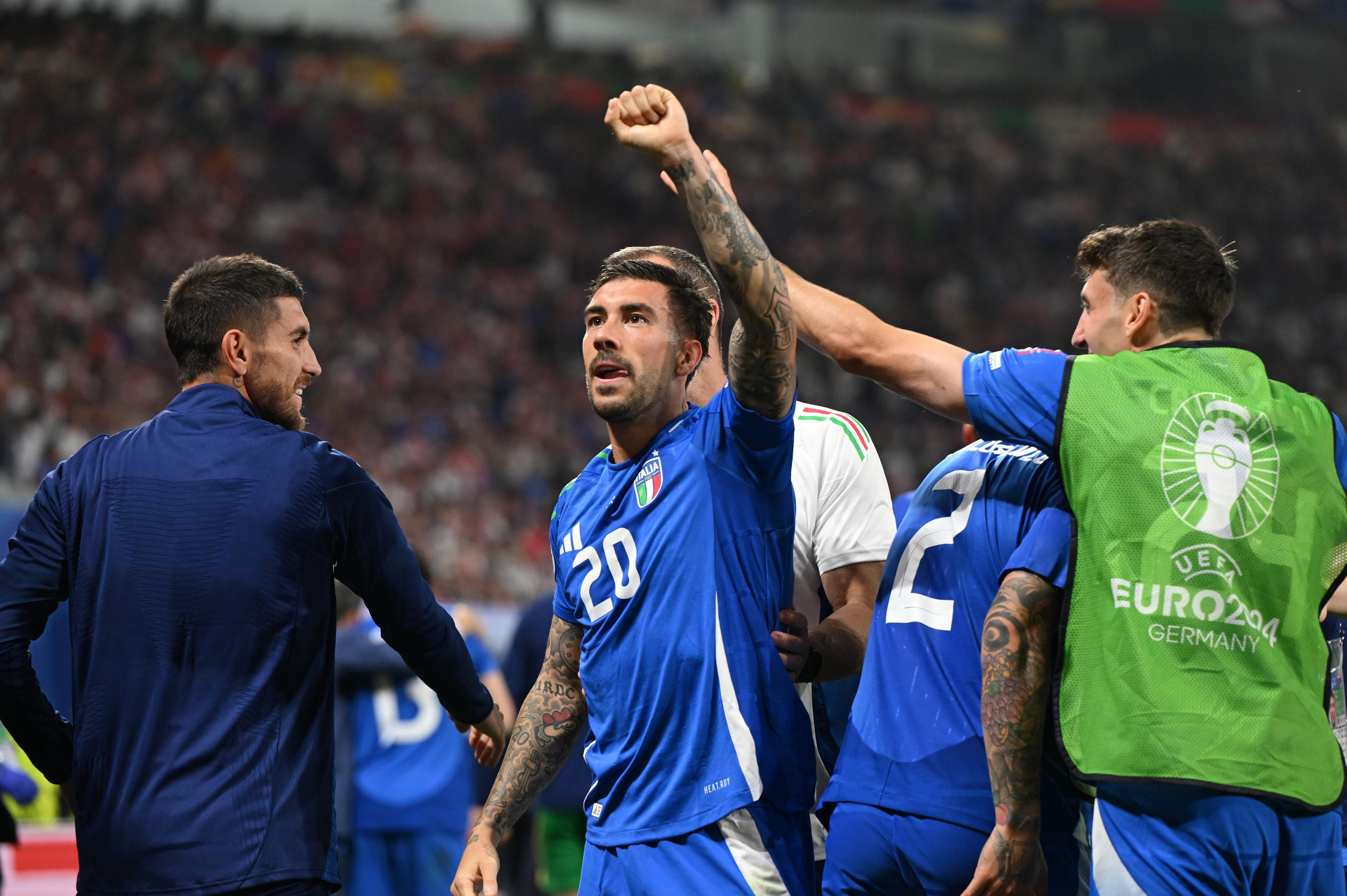 LEIPZIG, GERMANY - JUNE 24: Mattia Zaccagni of Italy celebrates with teammates after scoring his team's first goal to equalise during the UEFA EURO 2024 group stage match between Croatia and Italy at Football Stadium Leipzig on June 24, 2024 in Leipzig, Germany. (Photo by Claudio Villa/Getty Images for FIGC)