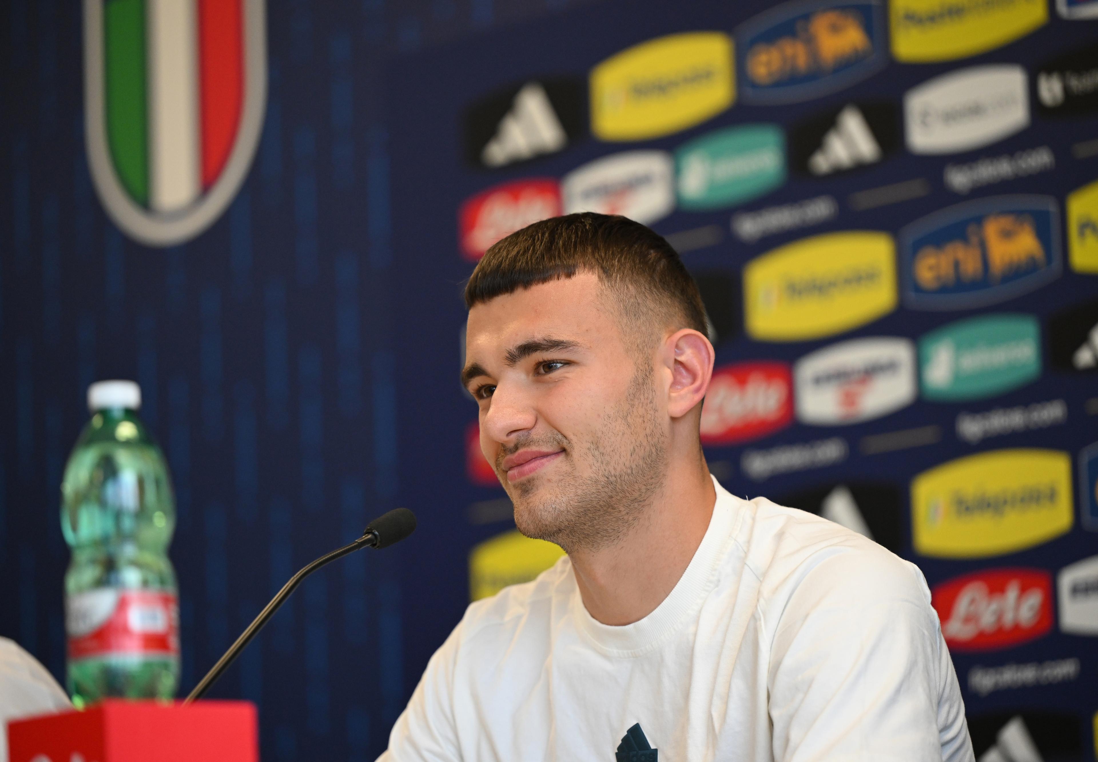 ISERLOHN, GERMANY - JUNE 27: Alessandro Buongiorno of Italy speaks with the media during a Italy training session at Hemberg-Stadion on June 27, 2024 in Iserlohn, Germany. (Photo by Claudio Villa/Getty Images for FIGC)