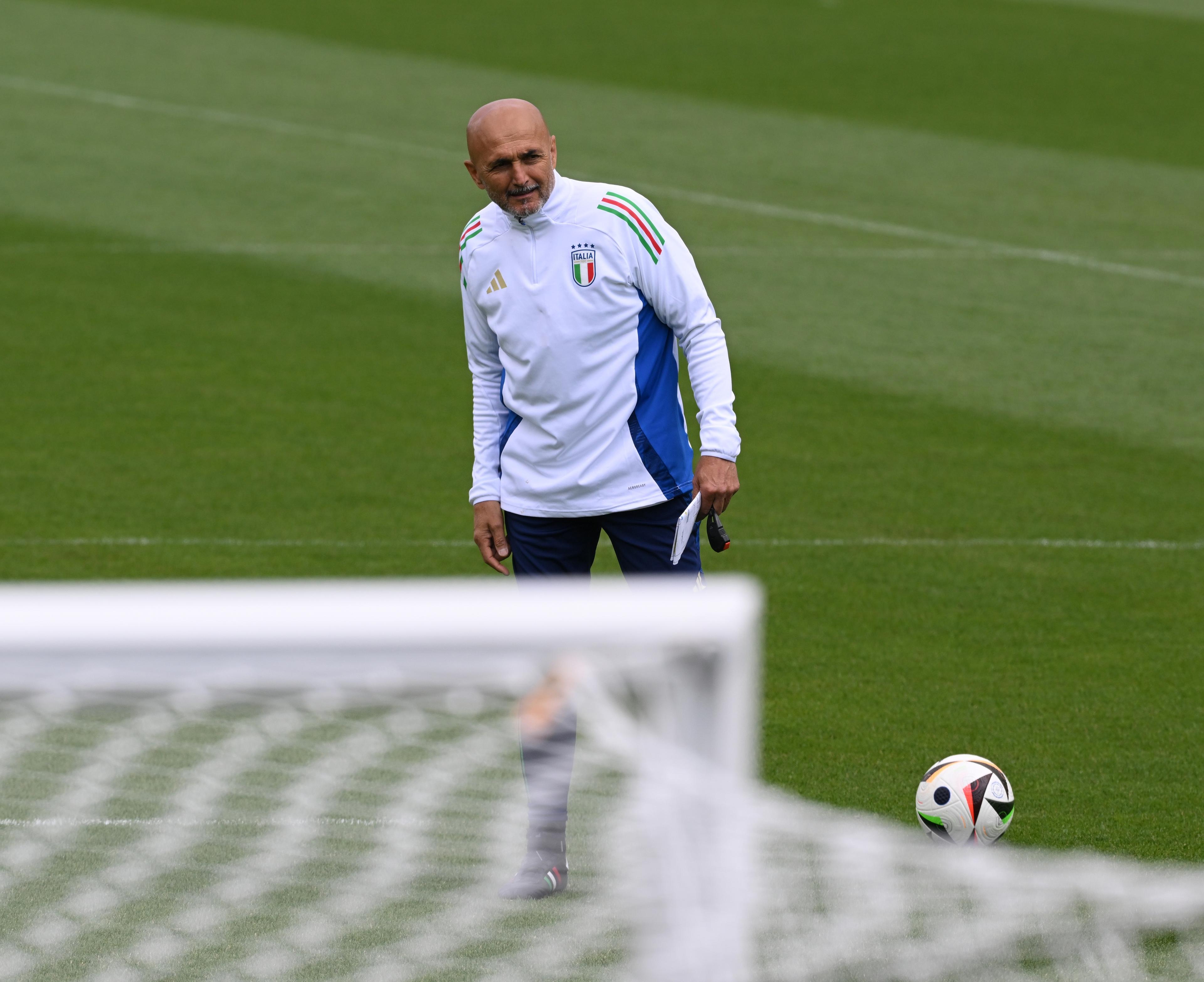 ISERLOHN, GERMANY - JUNE 28: Head coach Italy Luciano Spalletti reacts during the Italy training session at Hemberg-Stadion on June 28, 2024 in Iserlohn, Germany. (Photo by Claudio Villa/Getty Images for FIGC)