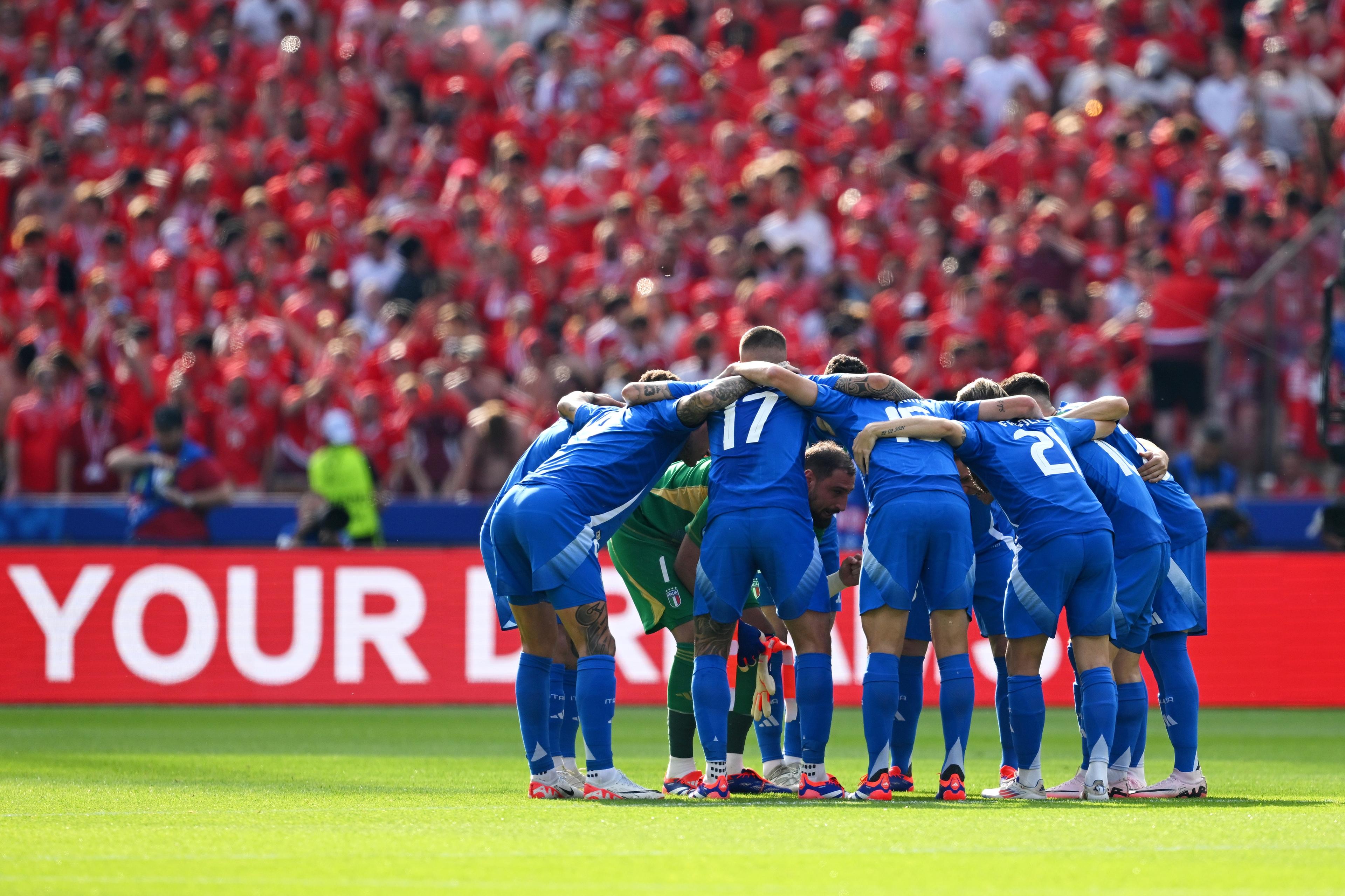 BERLIN, GERMANY - JUNE 29: Players of Italy form a huddles prior to the UEFA EURO 2024 round of 16 match between Switzerland and Italy at Olympiastadion on June 29, 2024 in Berlin, Germany. (Photo by Claudio Villa/Getty Images for FIGC)