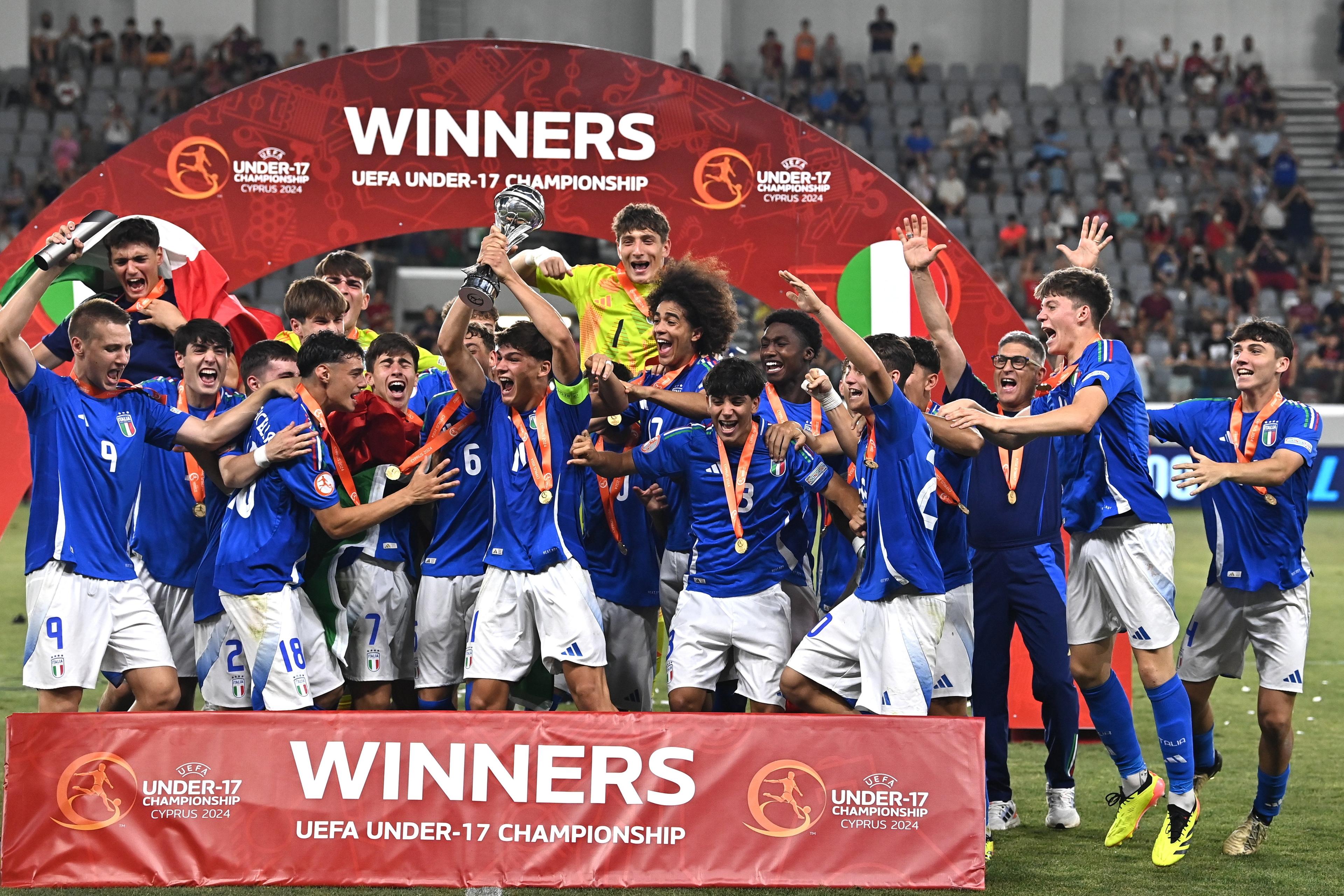 LIMASSOL, CYPRUS - June 05: Italy captain Mattia Mosconi lifts the trophy alongside his teams after the UEFA European Under-17 Championship 2023/2024 Final match between Italy and Portugal at Limassol Stadium on June 05, 2024 in Limassol, Cyprus. (Photo by Piaras Ã“ MÃdheach - Sportsfile/UEFA via Getty Images)