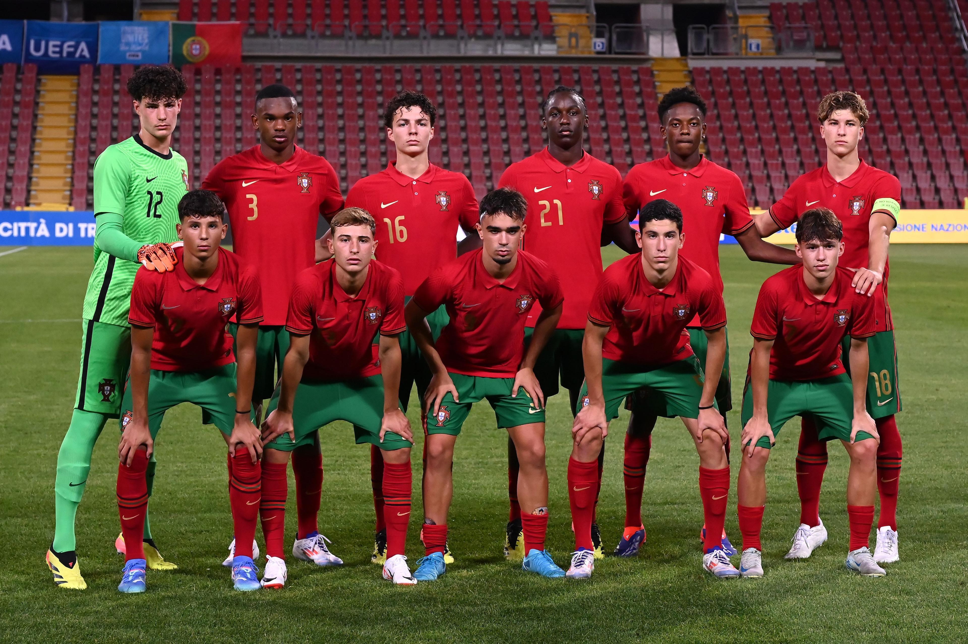 TRIESTE, ITALY - SEPTEMBER 03: Portugal players line up during the International Friendly match between Italy U17 and Portugal U17 at Stadio Nereo Rocco on September 03, 2024 in Trieste, Italy. (Photo by Alessandro Sabattini/Getty Images)