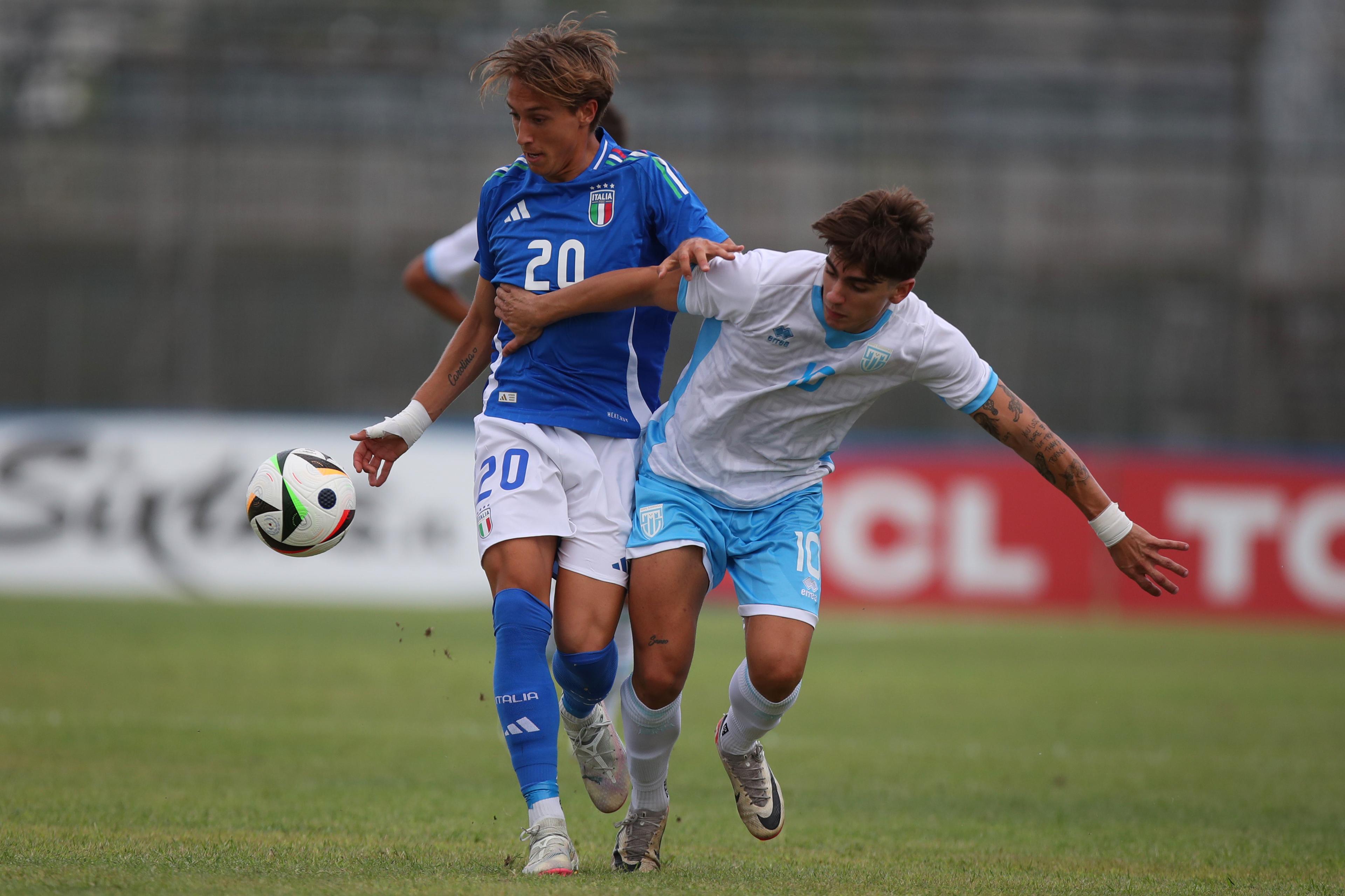 LATINA, ITALY - SEPTEMBER 05: Jacopo Fazzini of Italy U21 competes for the ball with Simone Santi of San Marino during 2025 Under 21 EURO Qualifying Group A  match between Italy and San Marino at Stadio Domenico Francioni on September 05, 2024 in Latina, Italy. (Photo by Paolo Bruno/Getty Images)