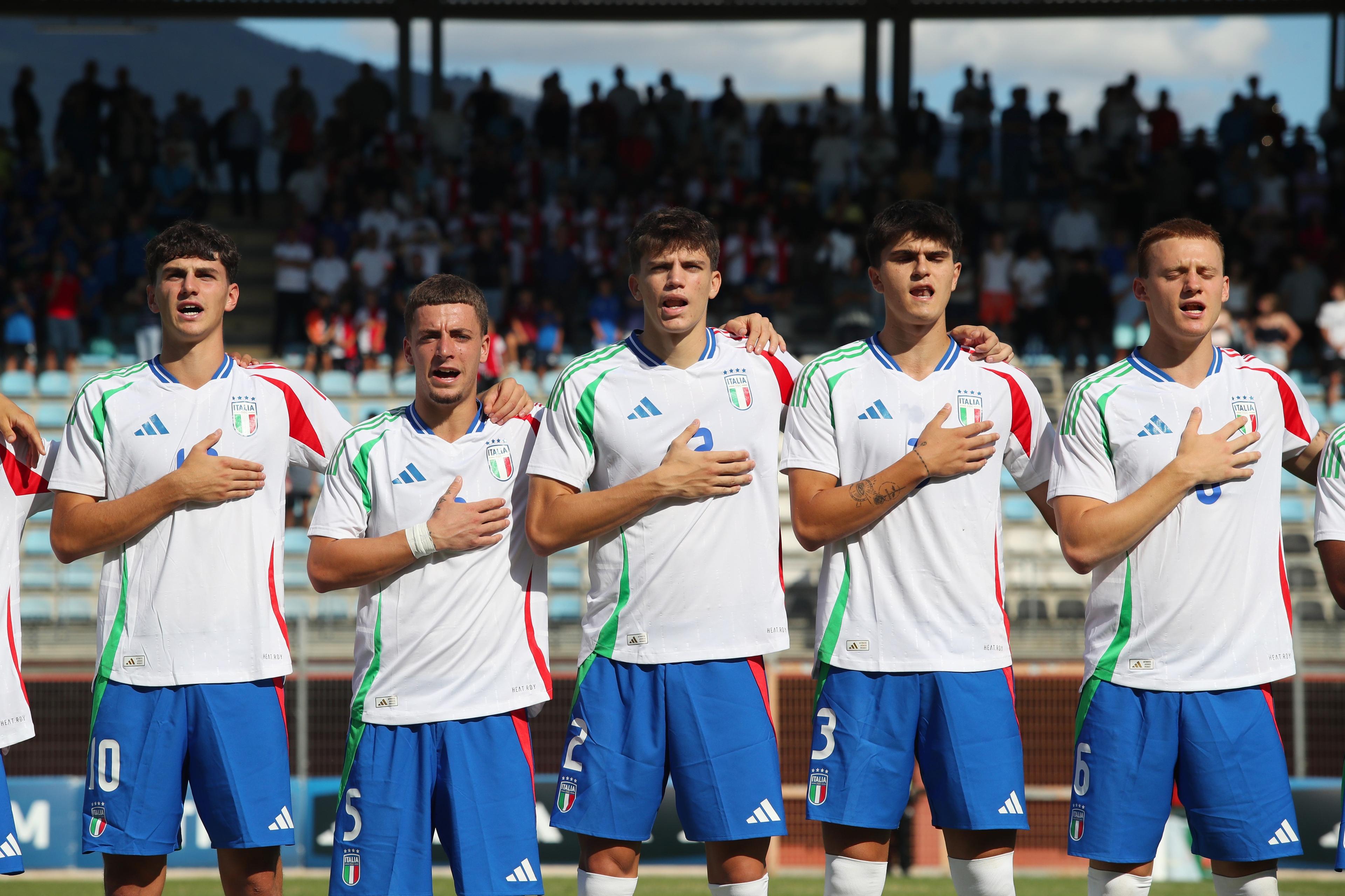 RIETI, ITALY - SEPTEMBER 10: Italy U20 players stand up during their National Anthem before the Elite Tournament match between Italy U20 and Germany U20 at Stadio Centro D'Italia on September 10, 2024 in Rieti, Italy. (Photo by Paolo Bruno/Getty Images)