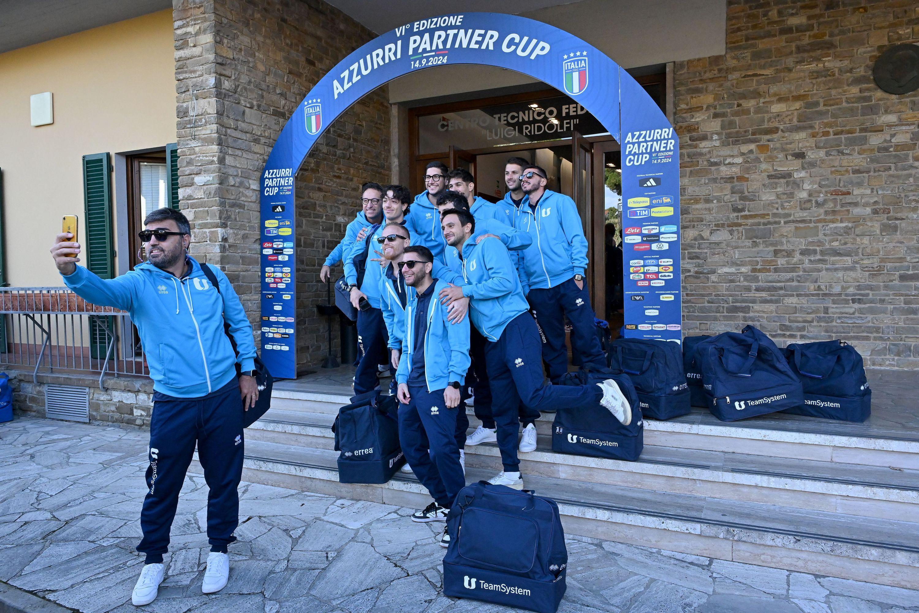 Tutti in campo con entusiasmo, emozione e voglia di giocare: si apre a Coverciano la Azzurri Partner Cup