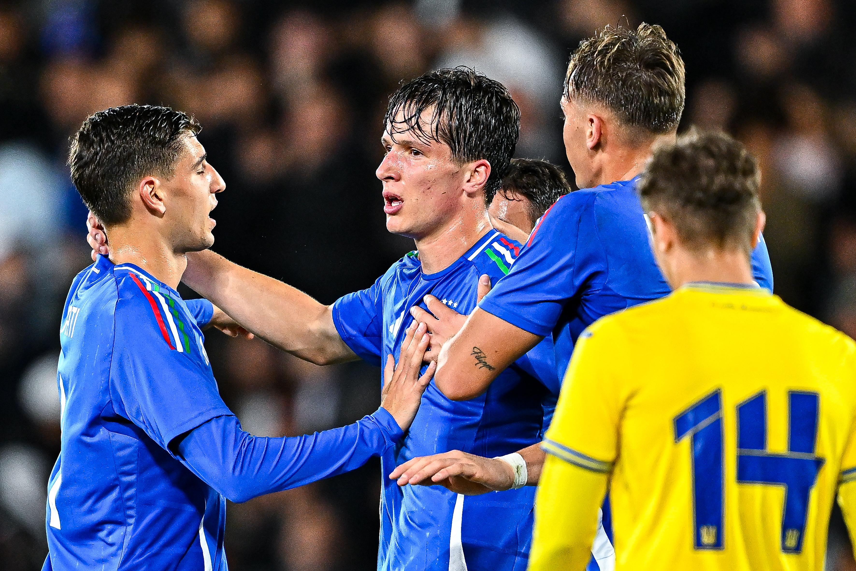 LA SPEZIA, ITALY - NOVEMBER 19: Giovanni Fabbian (center) celebrates with his team-mates after scoring a goal during the International Friendly match between Italy U21 and Ukraine U21 at Stadio Alberto Picco on November 19, 2024 in La Spezia, Italy. (Photo by Simone Arveda - FIGC/FIGC via Getty Images)